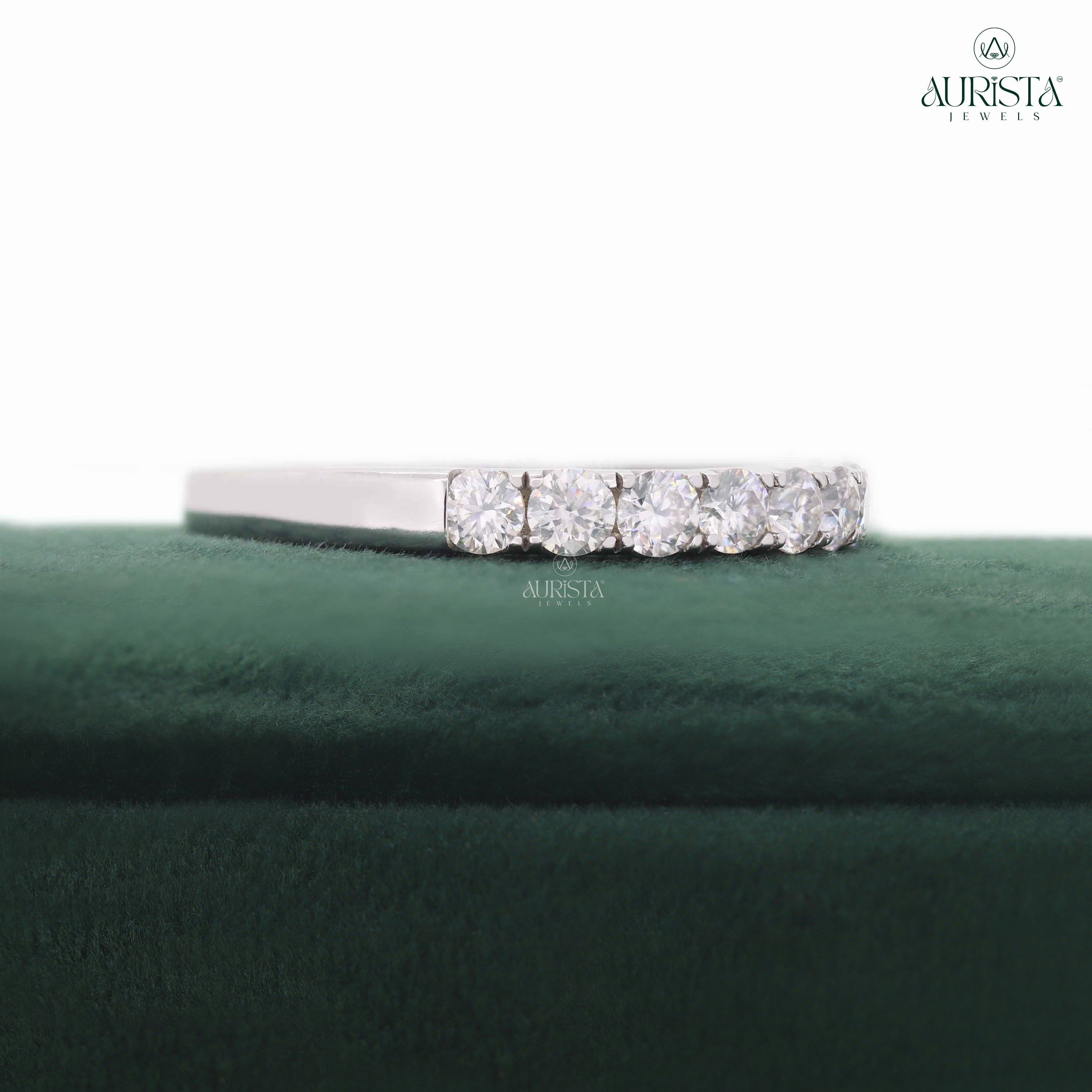 Bound by Brilliance – White Gold Ring with Round Diamond