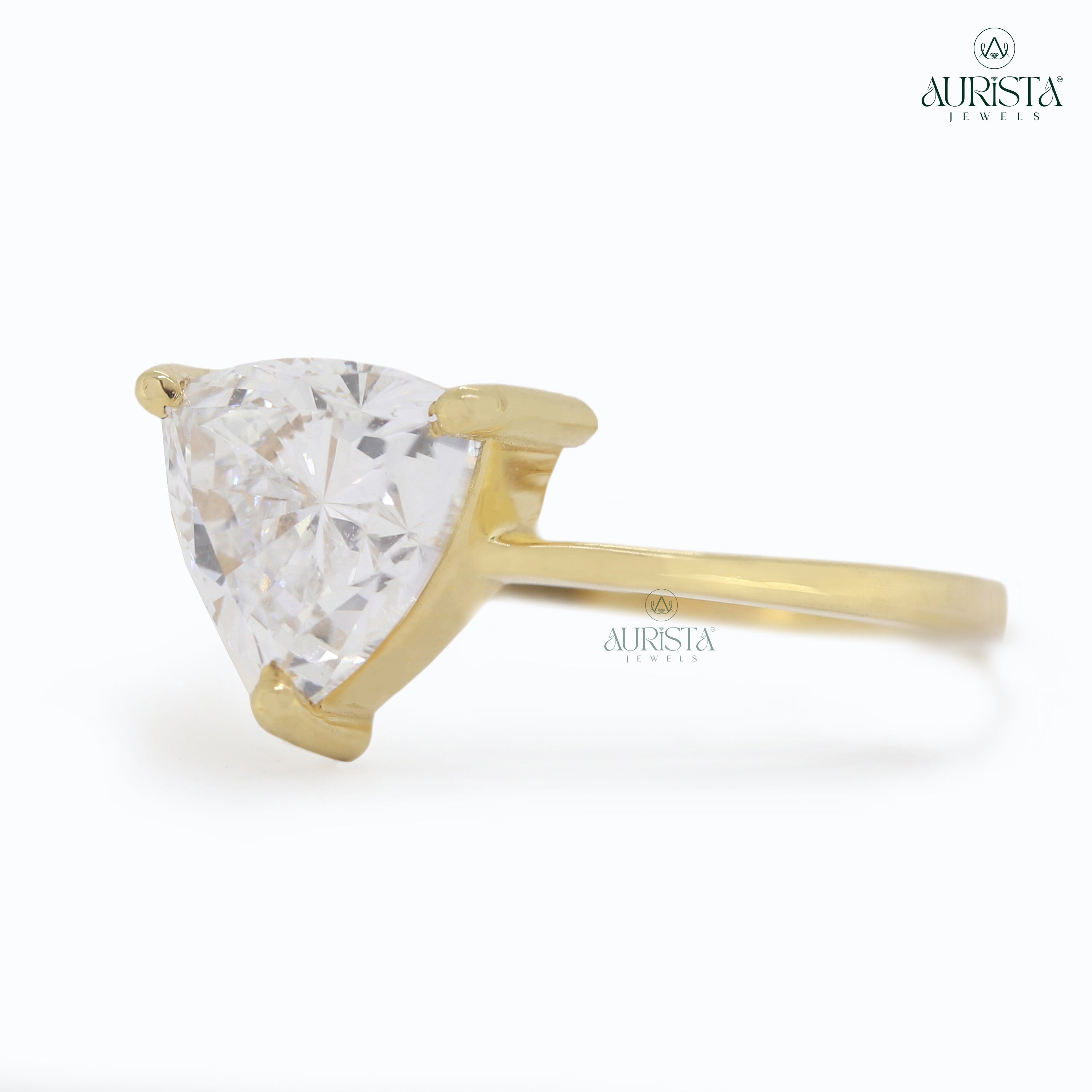 Timeless Vows – Yellow Gold Ring with Triangle Diamond