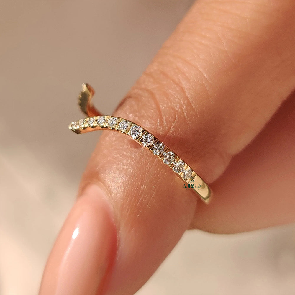 Shine of Promise – Yellow Gold Band with Round Diamond