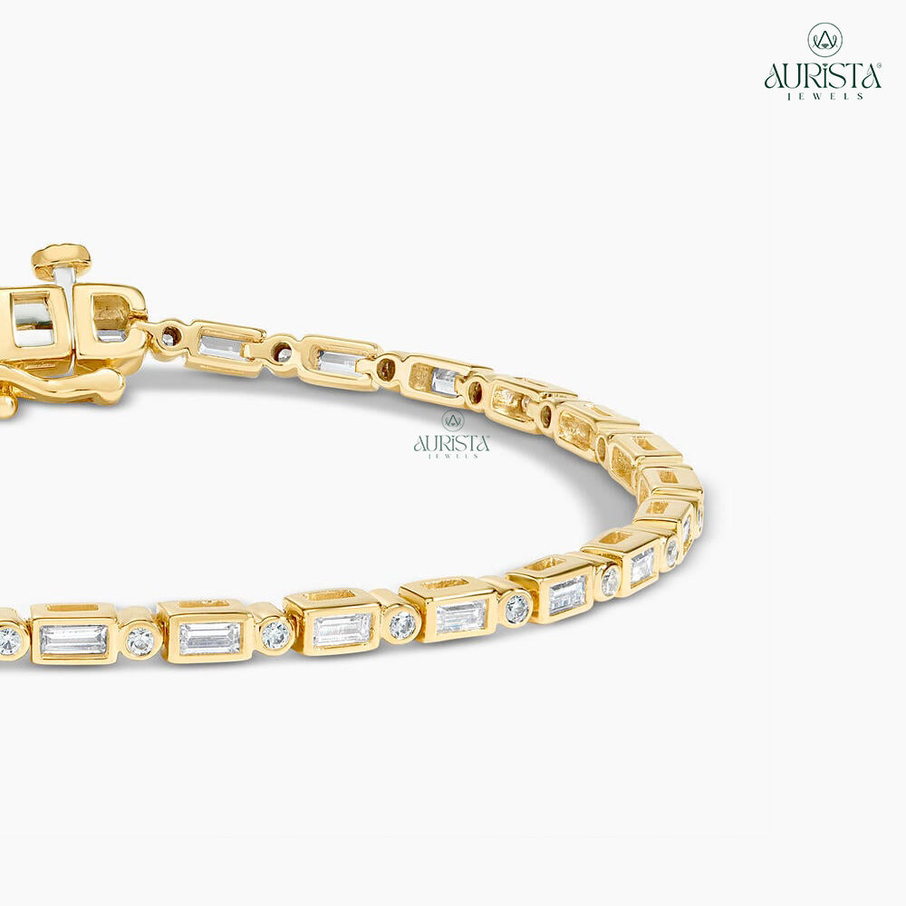 Graceful Bond Yellow Gold Bracelet with Baguette Diamonds