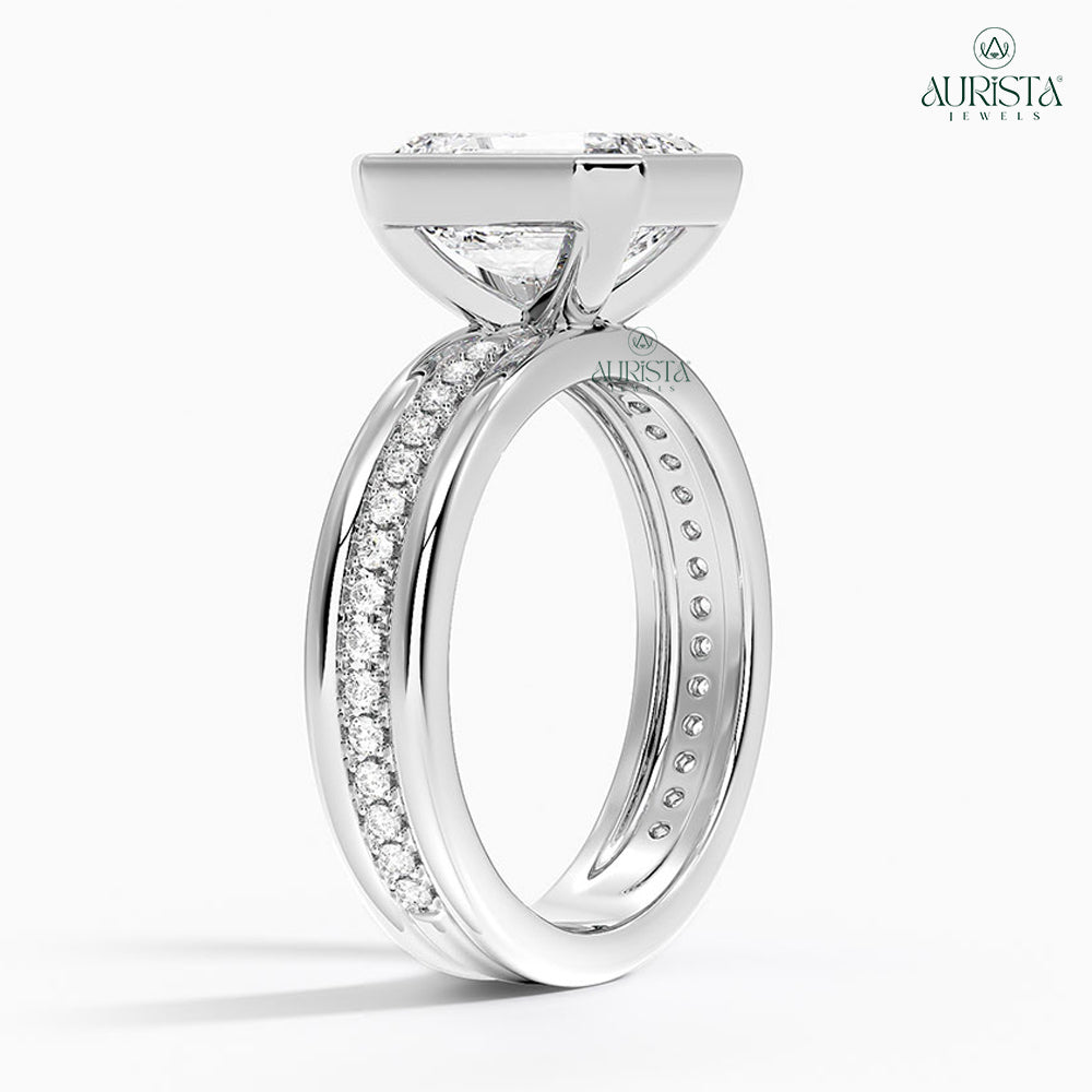 Forever Gleam White Gold Ring with Emerald Diamond