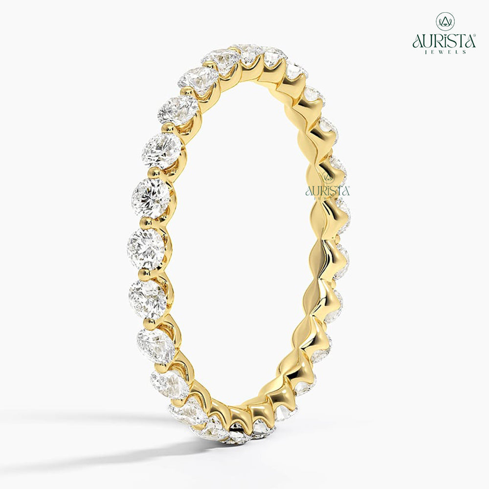 Circle of Love – Yellow Gold Band with Round Diamond