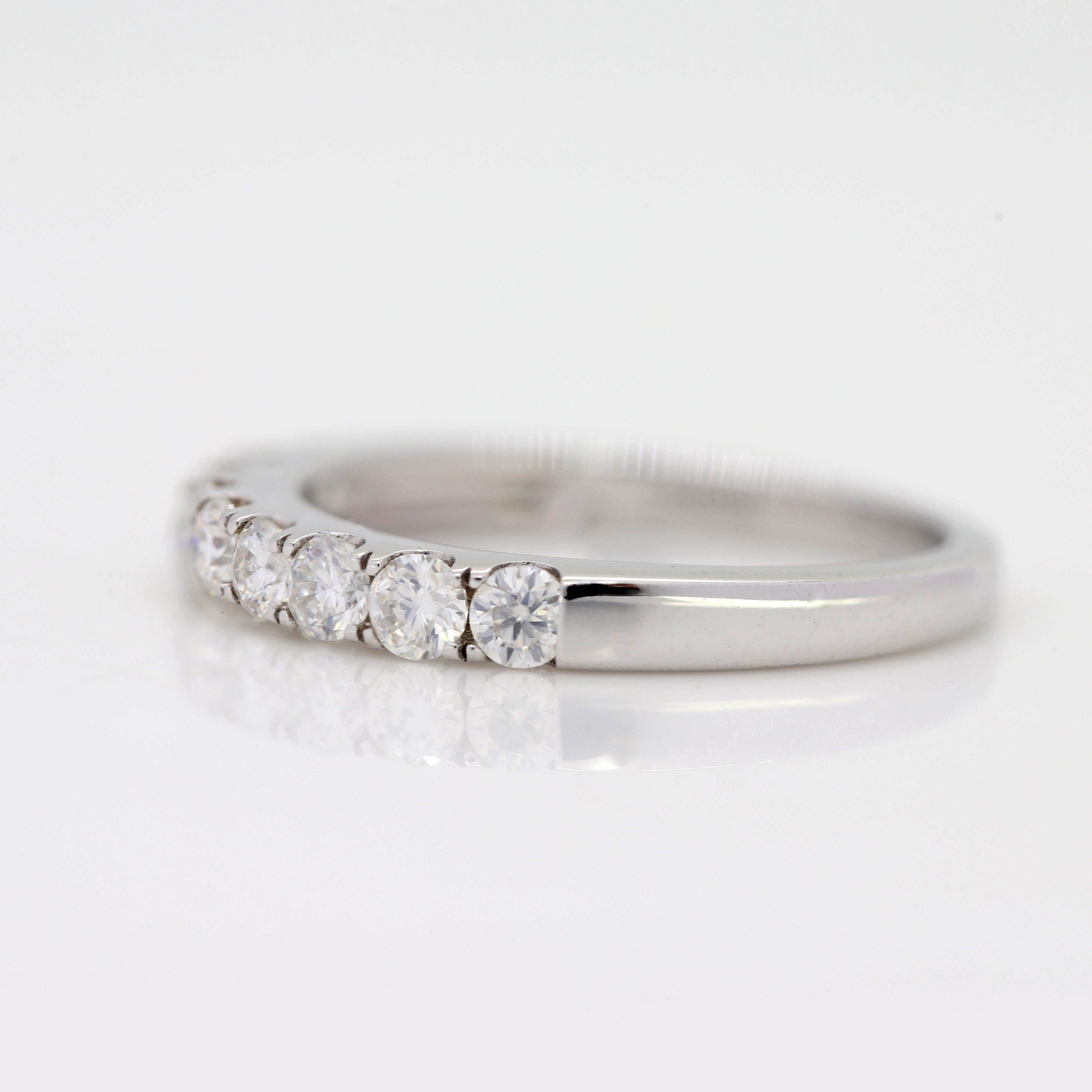 Bound by Brilliance – White Gold Ring with Round Diamond