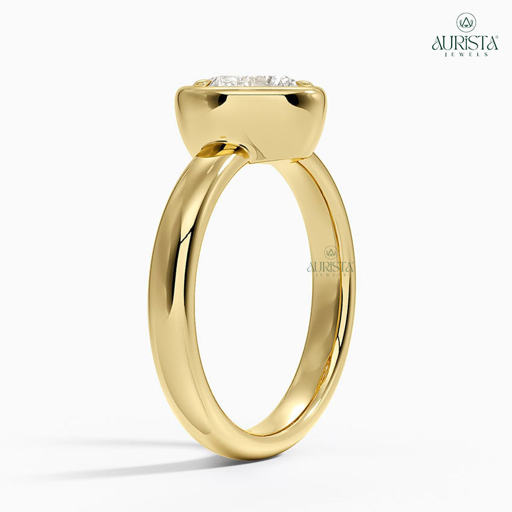 Radiant Vows – Yellow Gold Ring with Heart Diamond