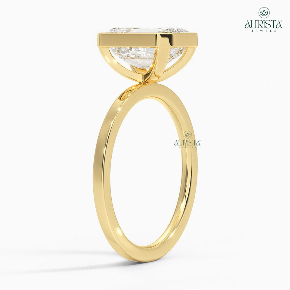 Golden Embrace Yellow Gold Ring with Emerald Diamond