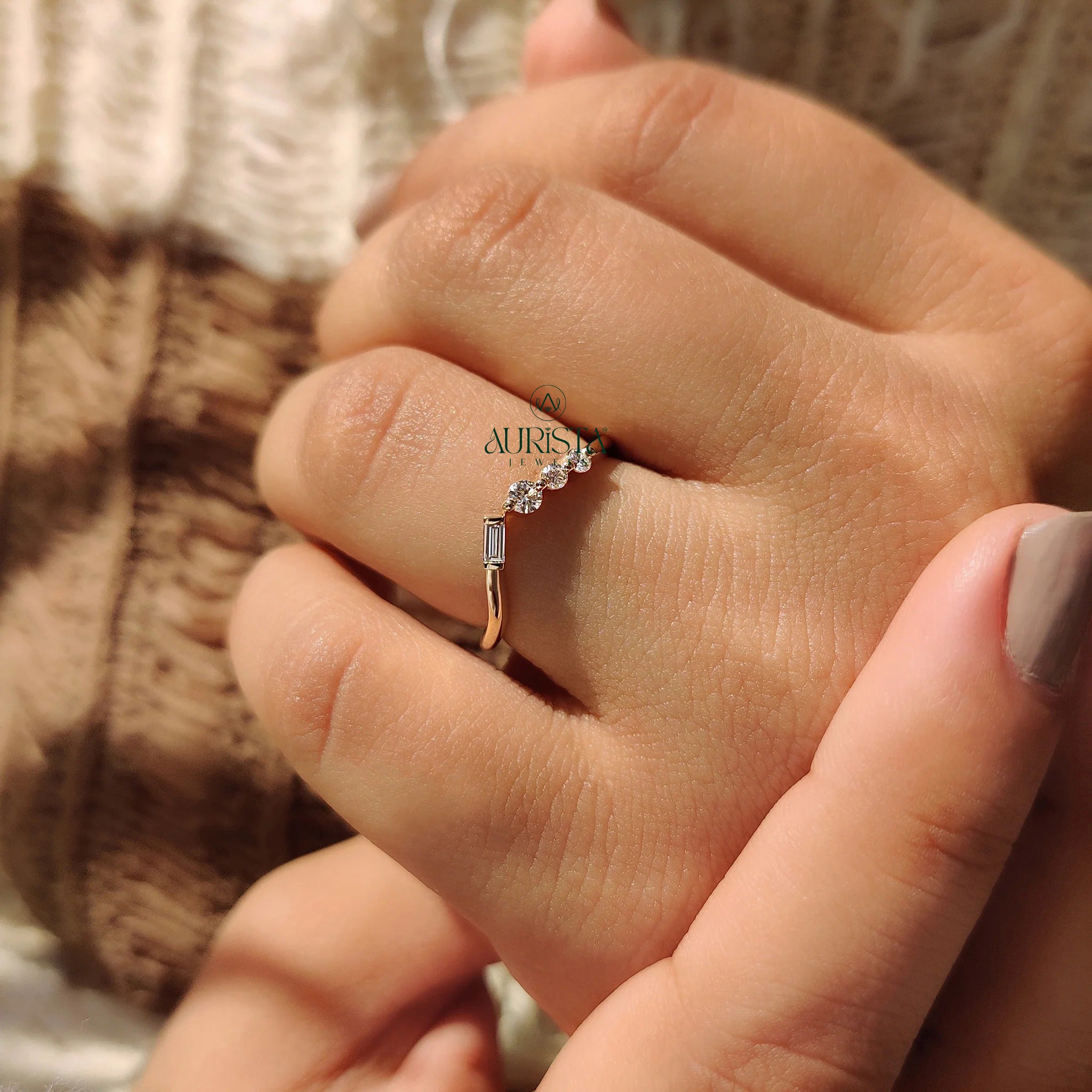 Eternal Sparkle – Glossy Ring with Fine Diamond