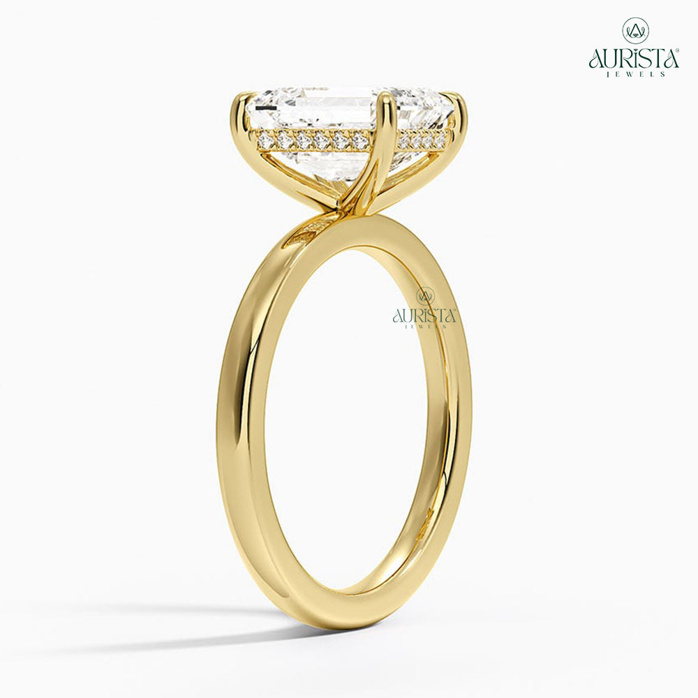 Forever Bound – Yellow Gold Ring with Emerald Diamond