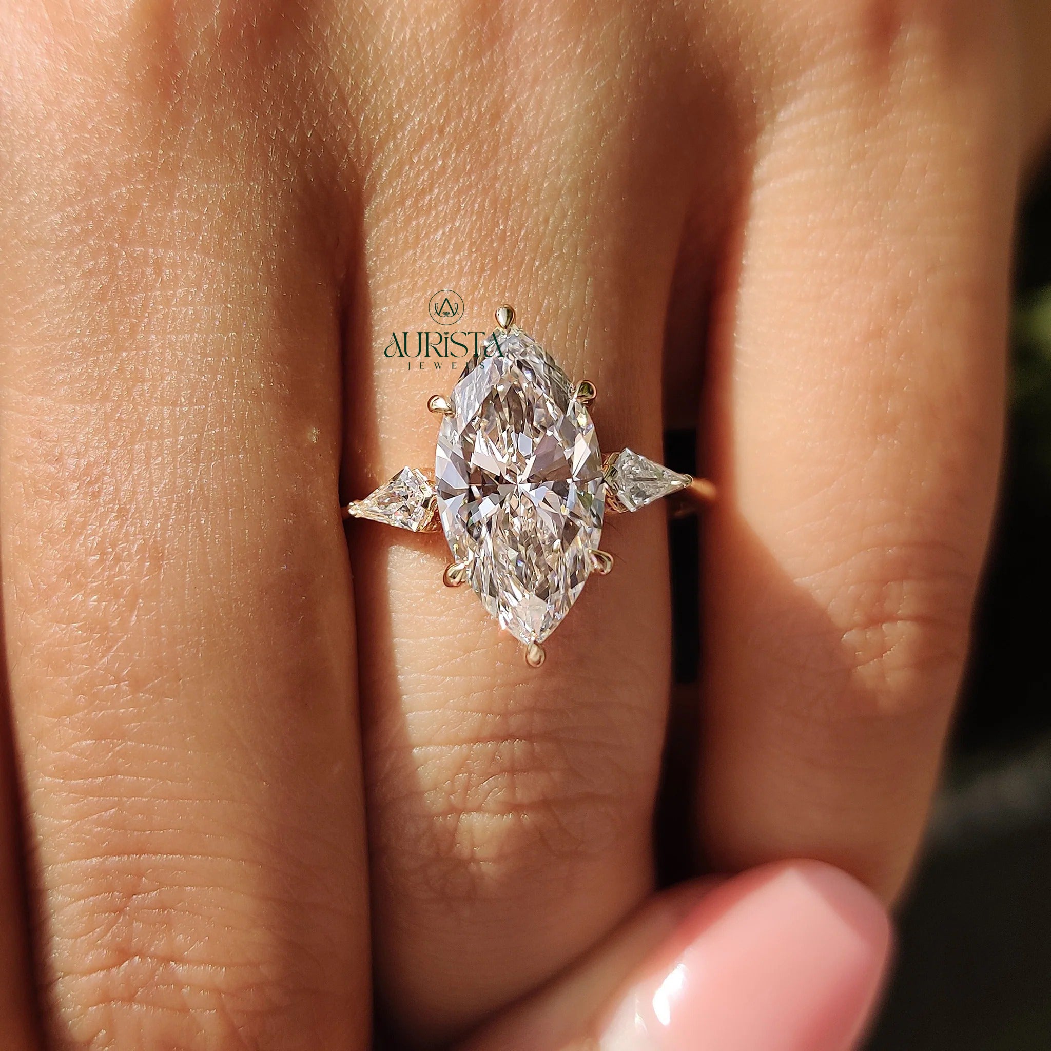 Shine Forever – Elegant Band with Dazzling Diamond