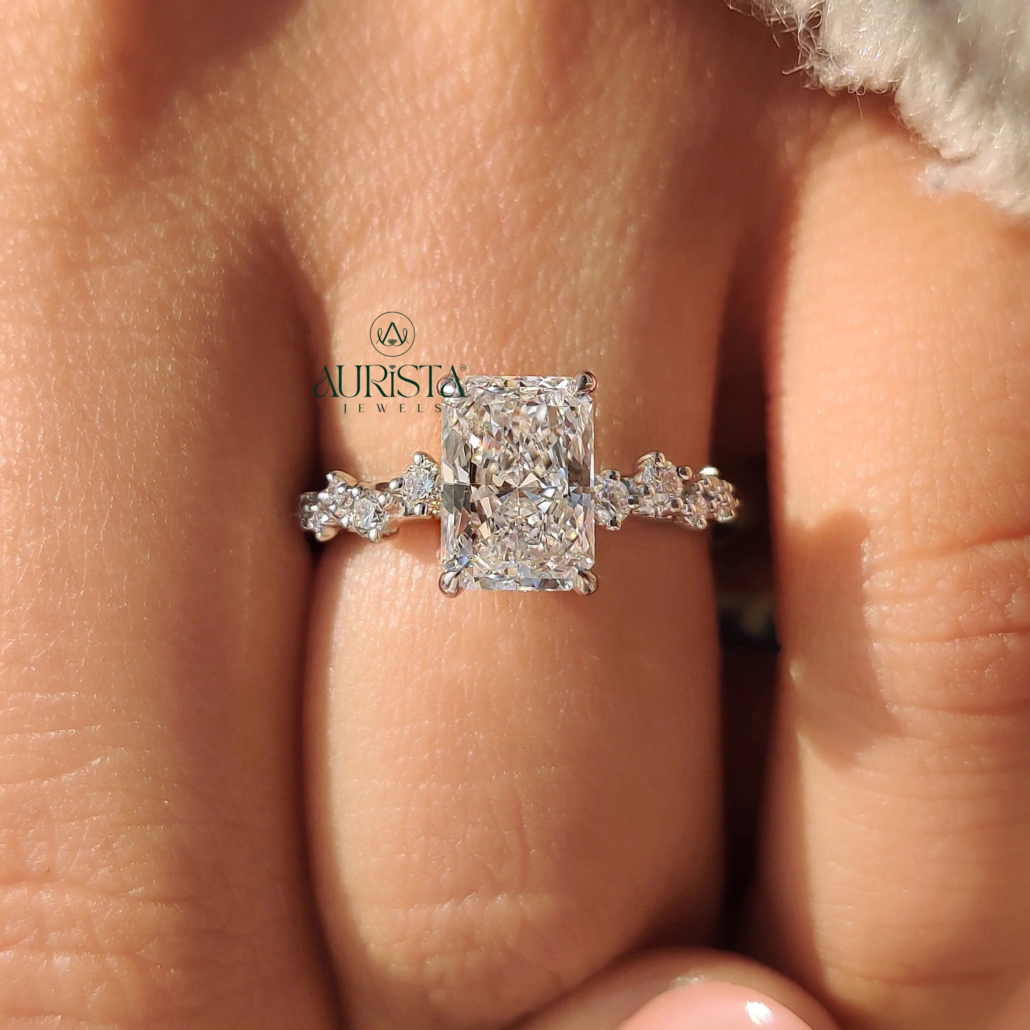 Golden Vows – Royal Ring with Brilliant Diamond