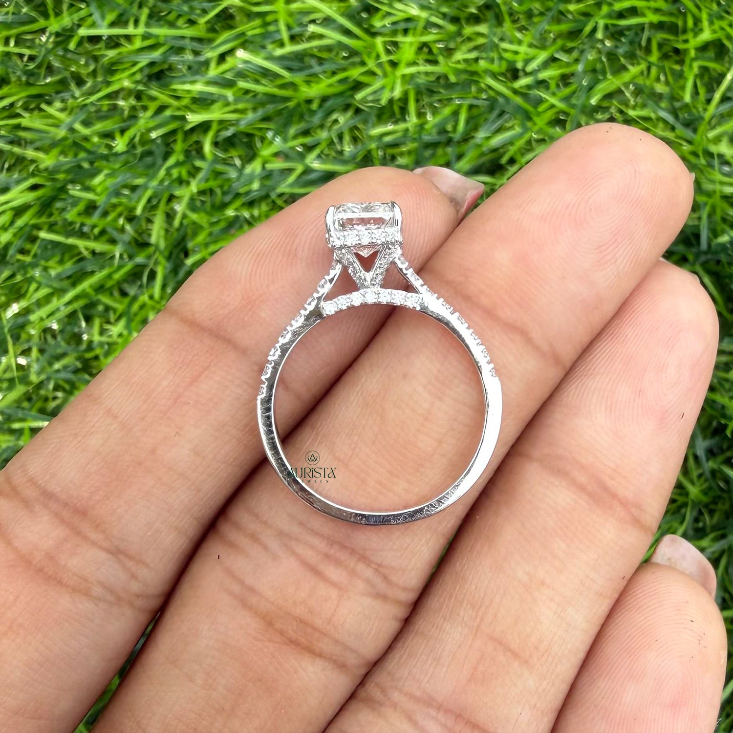 Golden Vows – Royal Ring with Brilliant Diamond