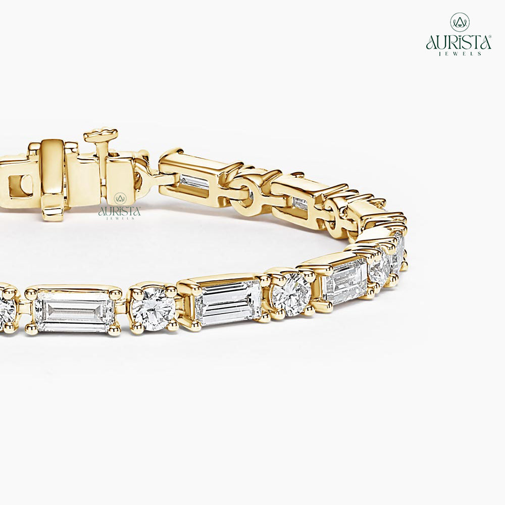 Bound in Light Yellow Gold Bracelet with Baguette Diamonds