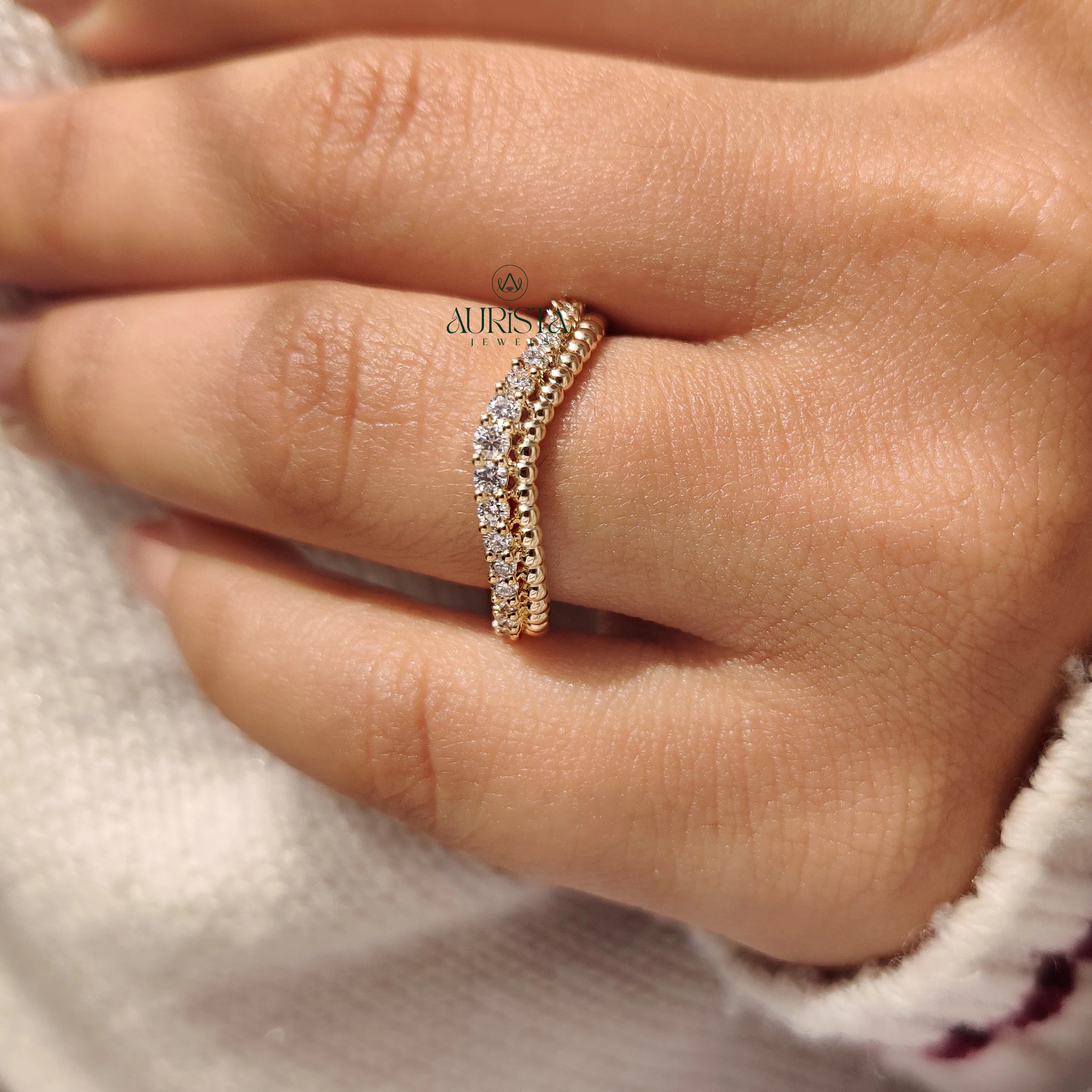 Golden Aura – Elegant Ring with Dazzling Diamond
