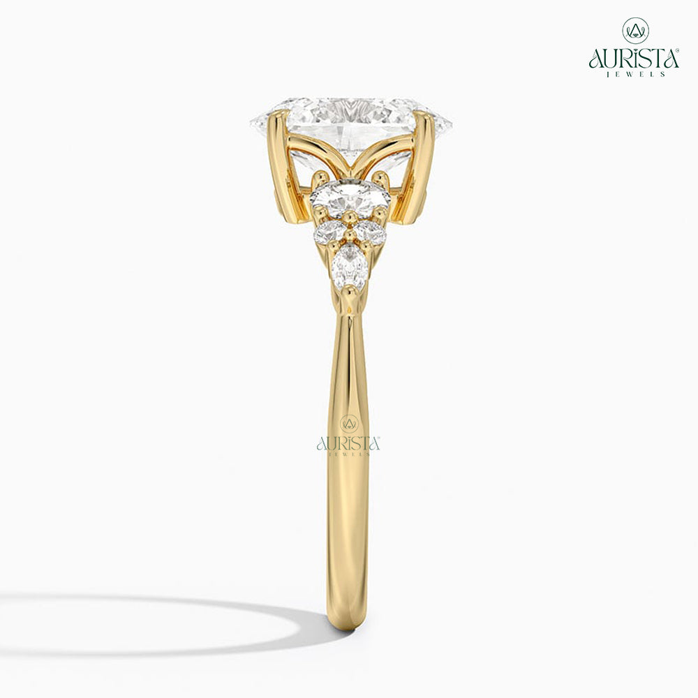 Heart’s Whisper – Yellow Gold Gold Ring with Oval Diamond