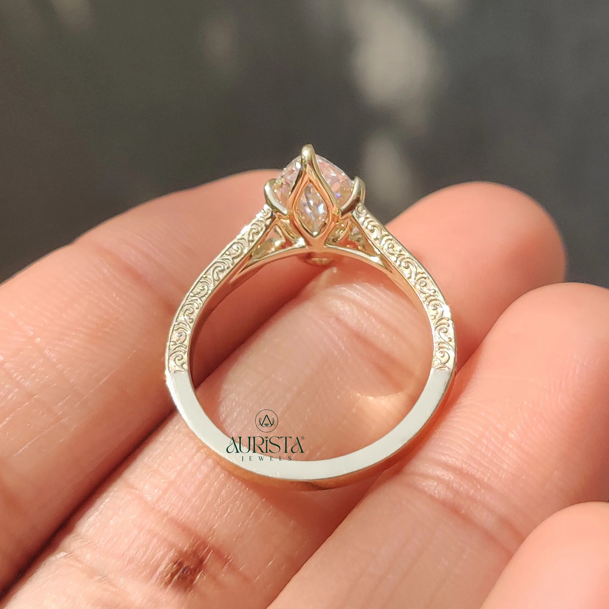Graceful Diamond Solitaire with Fine Detailing