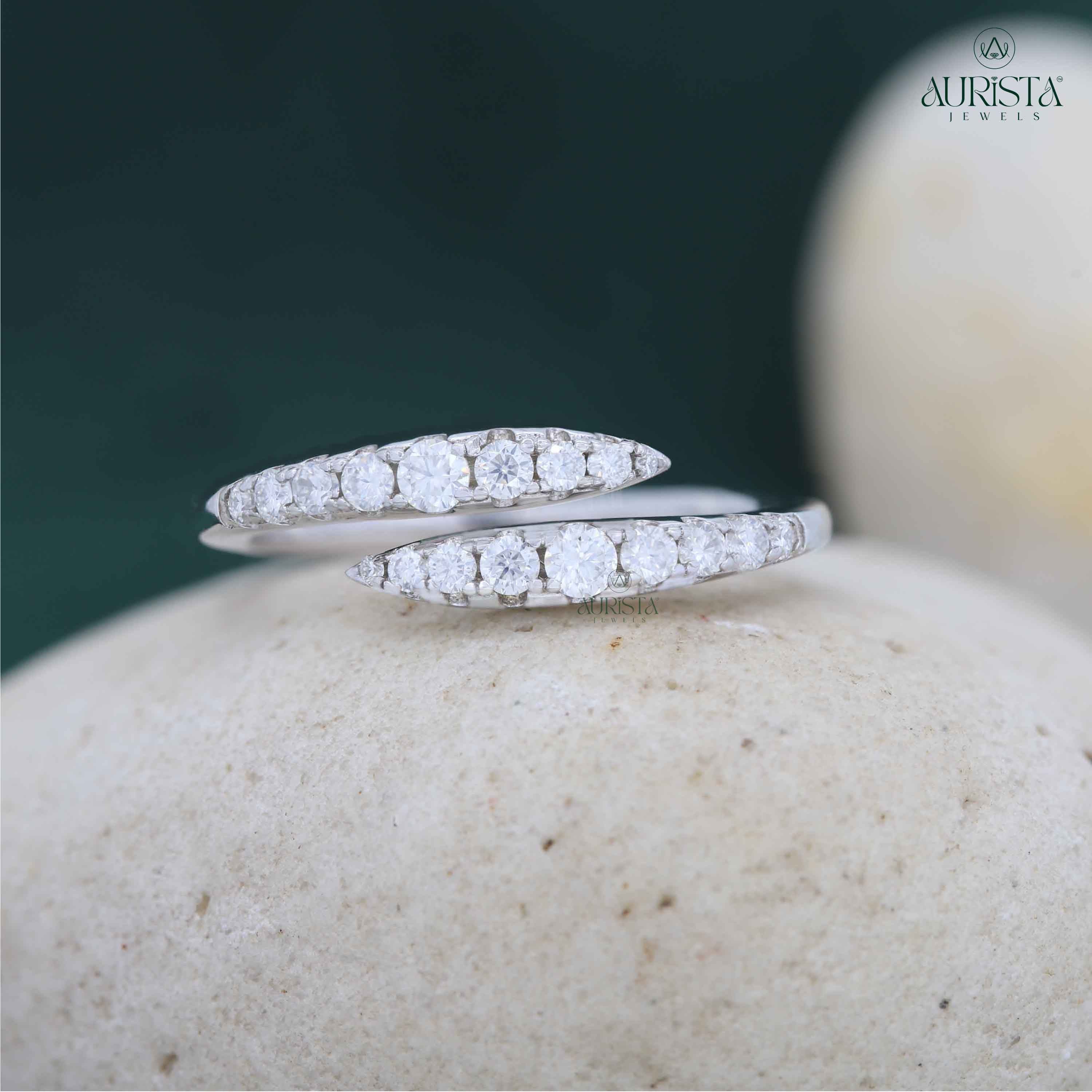 Exquisite Sparkle – White Gold Ring with Round Diamond