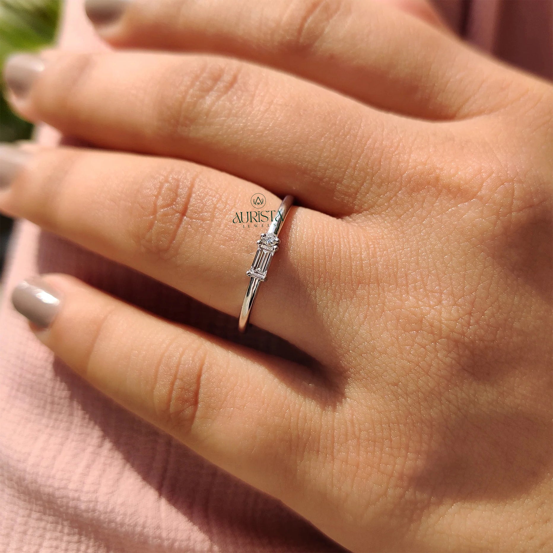 Timeless Glow – Premium Ring with Elegant Diamond
