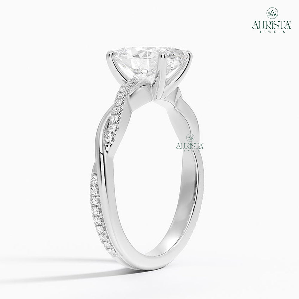 Circle of Love – White Gold Ring with Oval Diamond