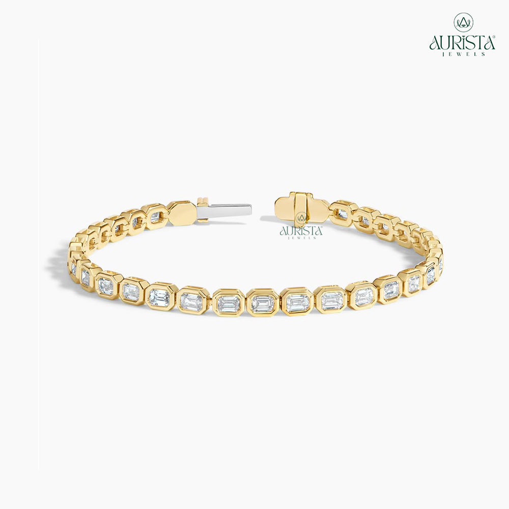 Gleam of Forever Yellow Gold Bracelet with Emerald Diamonds