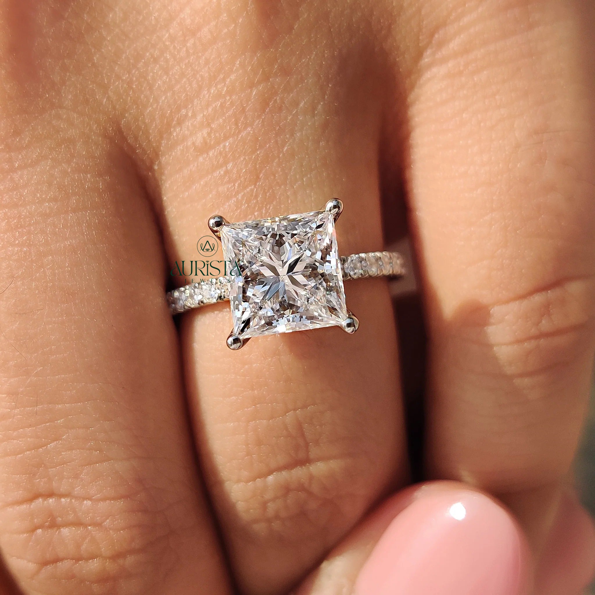 Eternal Pave Beauty – Premium Ring with Brilliant Glow