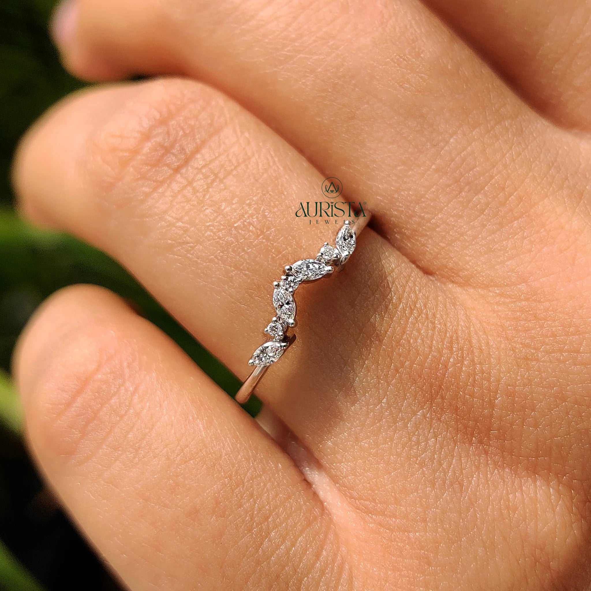 Forever Grace – Classic Ring with Sparkling Diamond