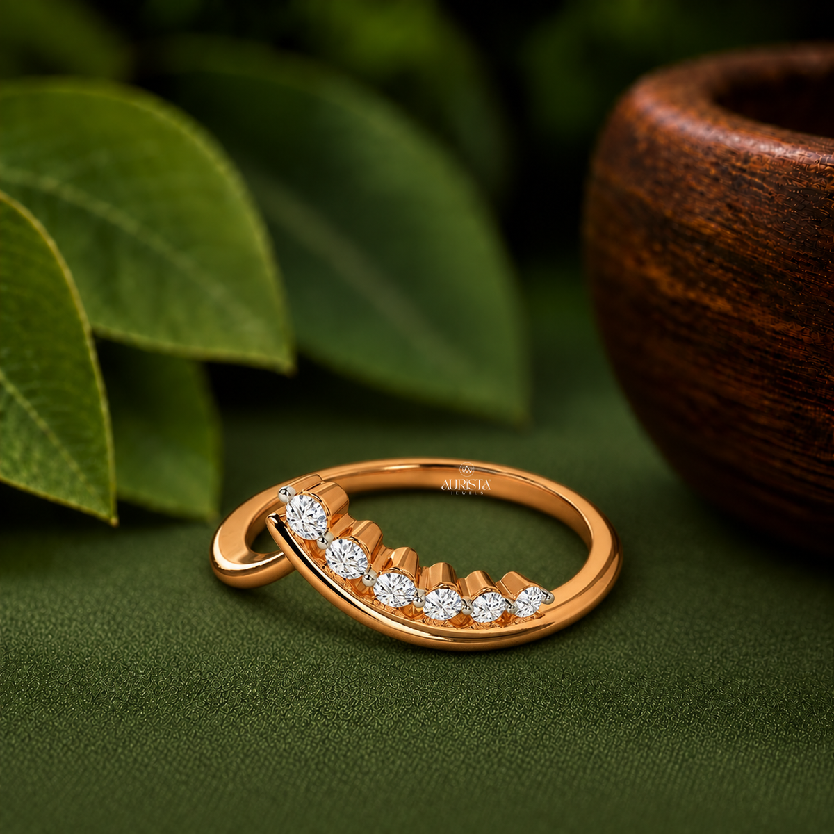 Round Lab Grown Diamond Curved Ring in Gold | Elegant Modern Minimalist Jewelry