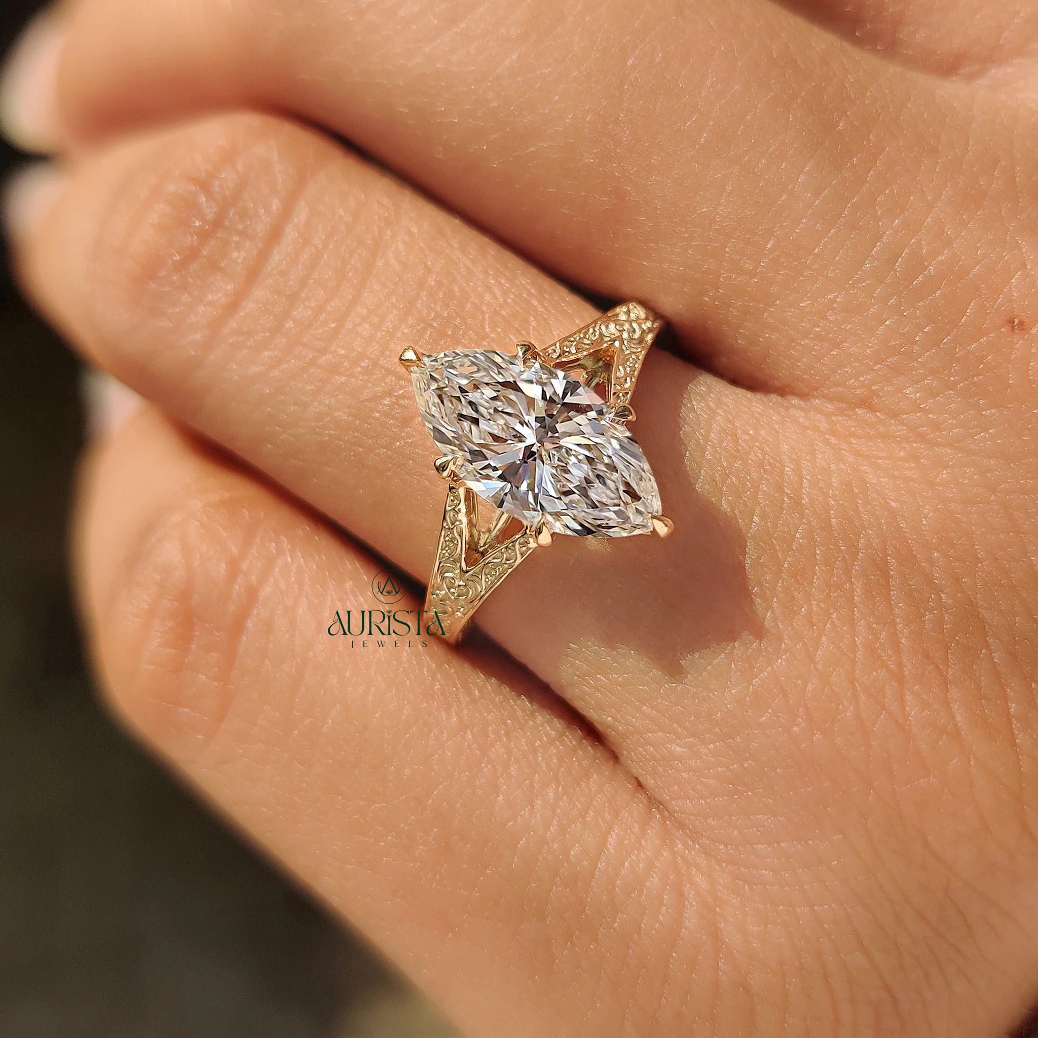 Graceful Diamond Solitaire with Fine Detailing