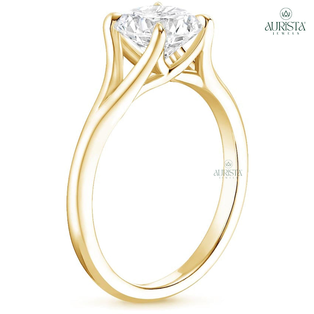 Shine Forever – Yellow Gold Ring with Round Diamond