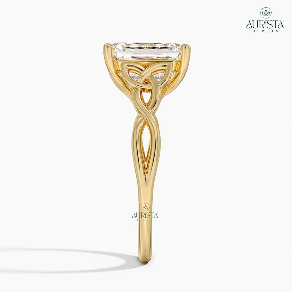 Crown of Promise – Yellow Gold Ring with Emerald Diamond