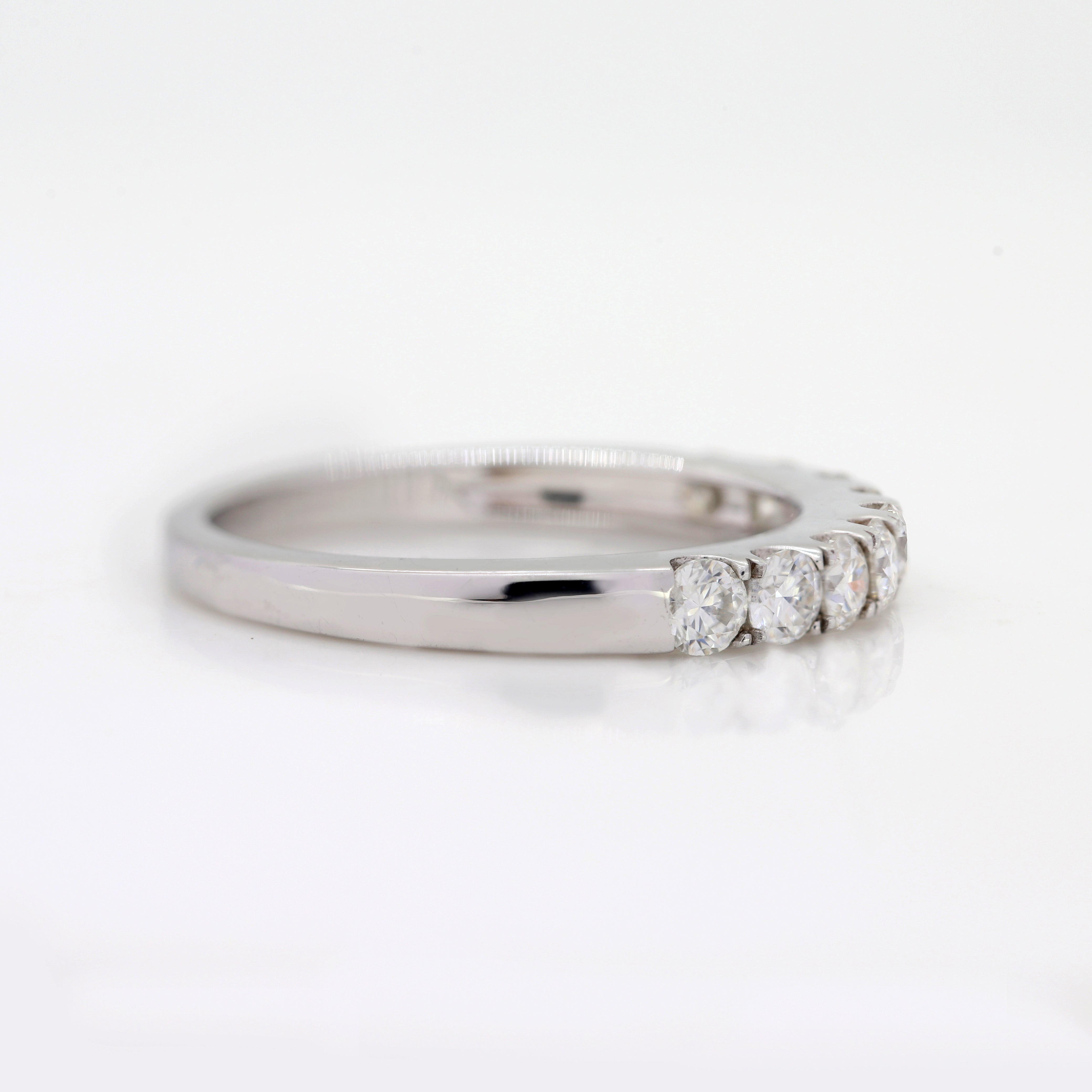 Bound by Brilliance – White Gold Ring with Round Diamond