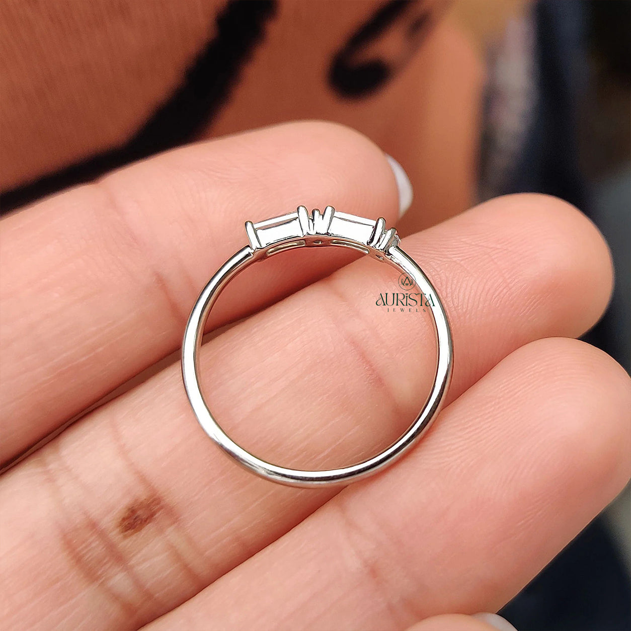 Bound in Glow – Premium Charm with Brilliant Spark