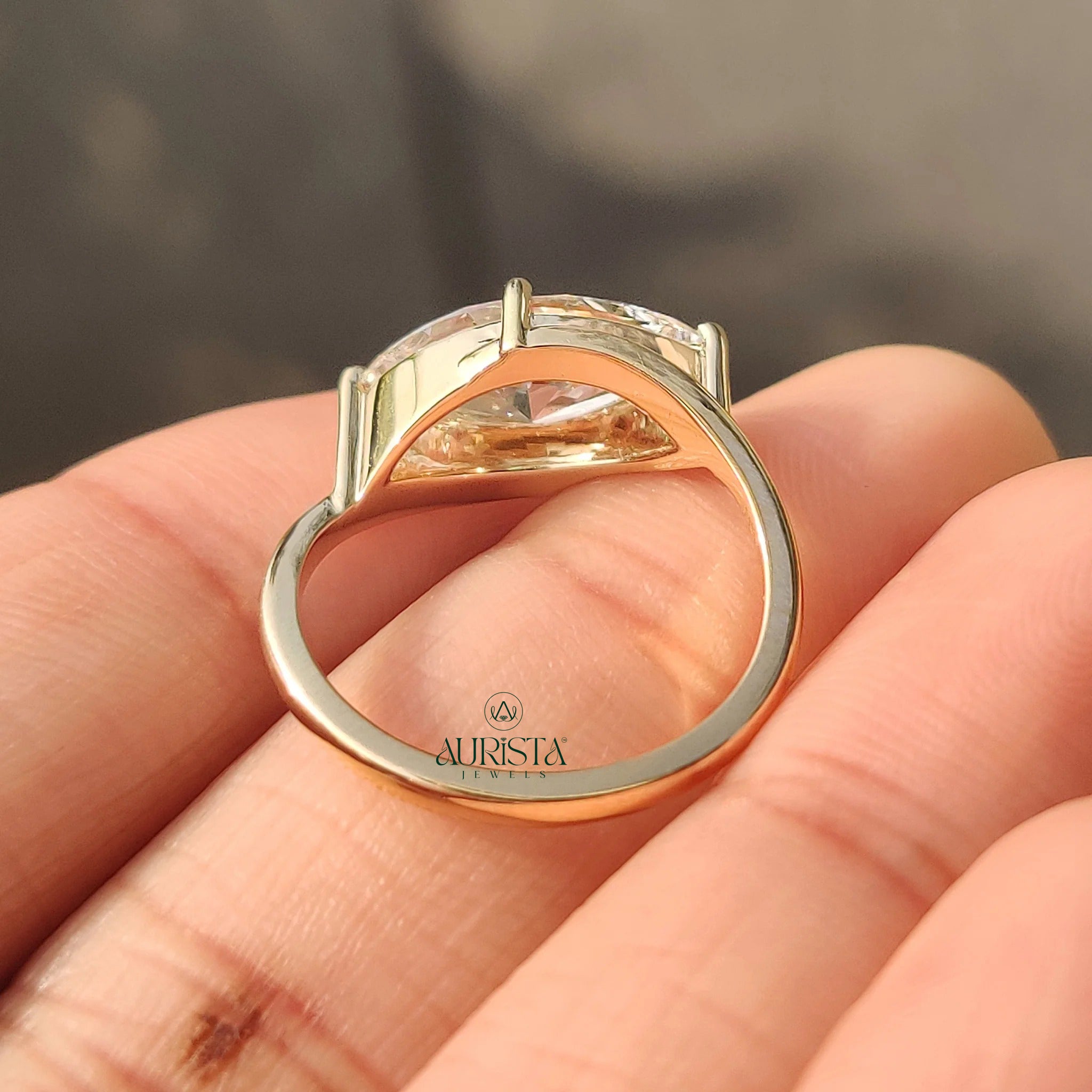 Graceful Solitaire Ring with Fine Craftsmanship