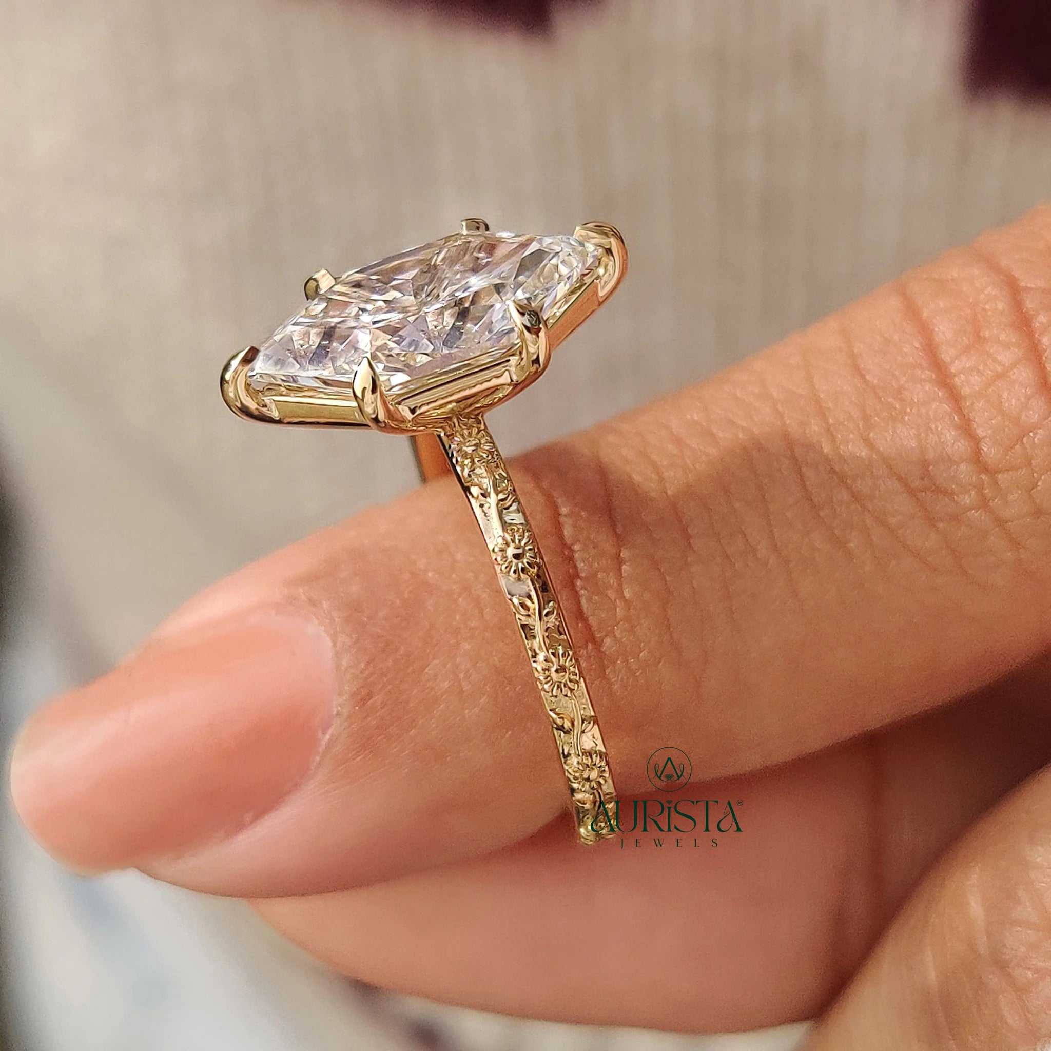 Hexagon Cut Solitaire Diamond Ring with Pure Beauty