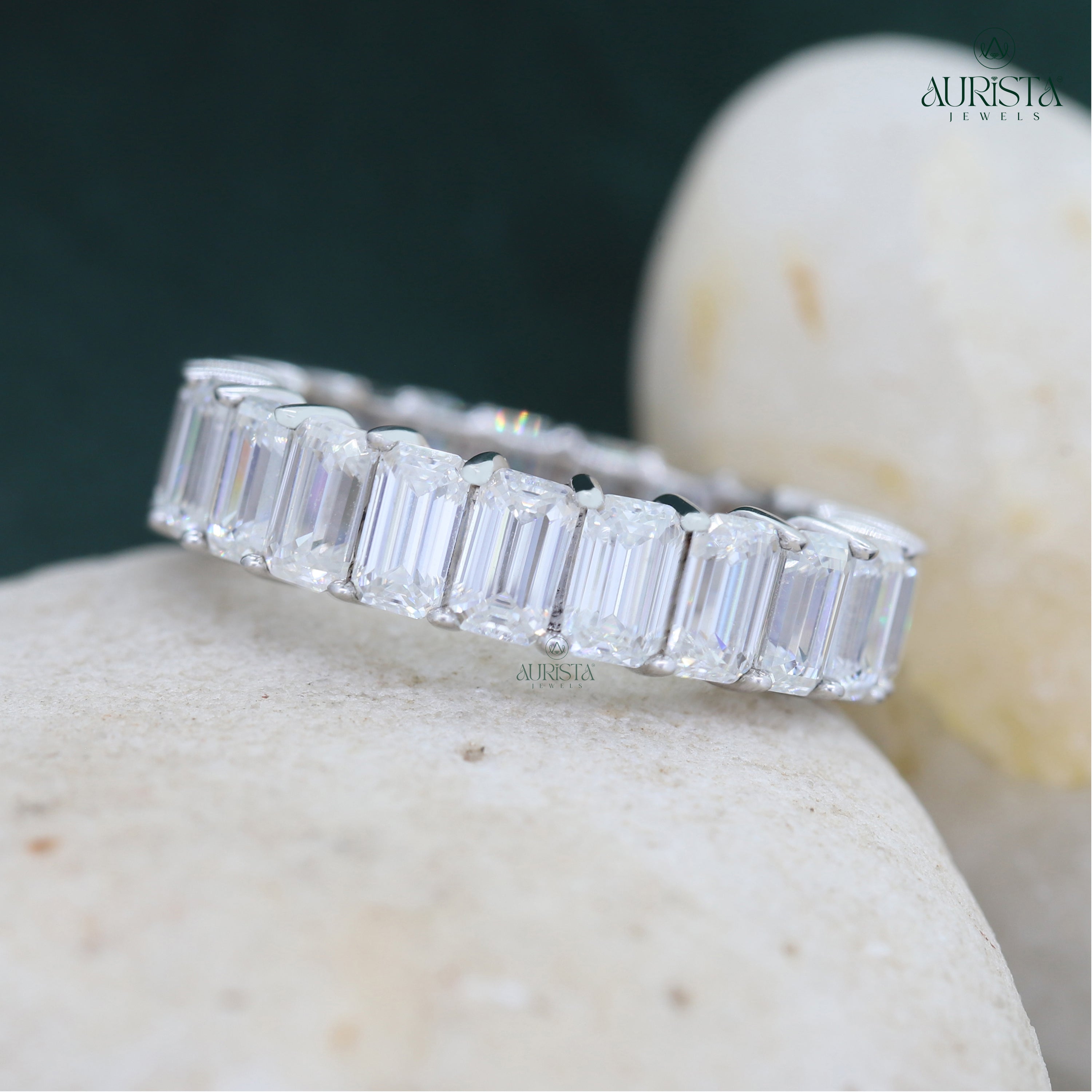 Forever Gleam – White Gold Band with Emerald Diamond