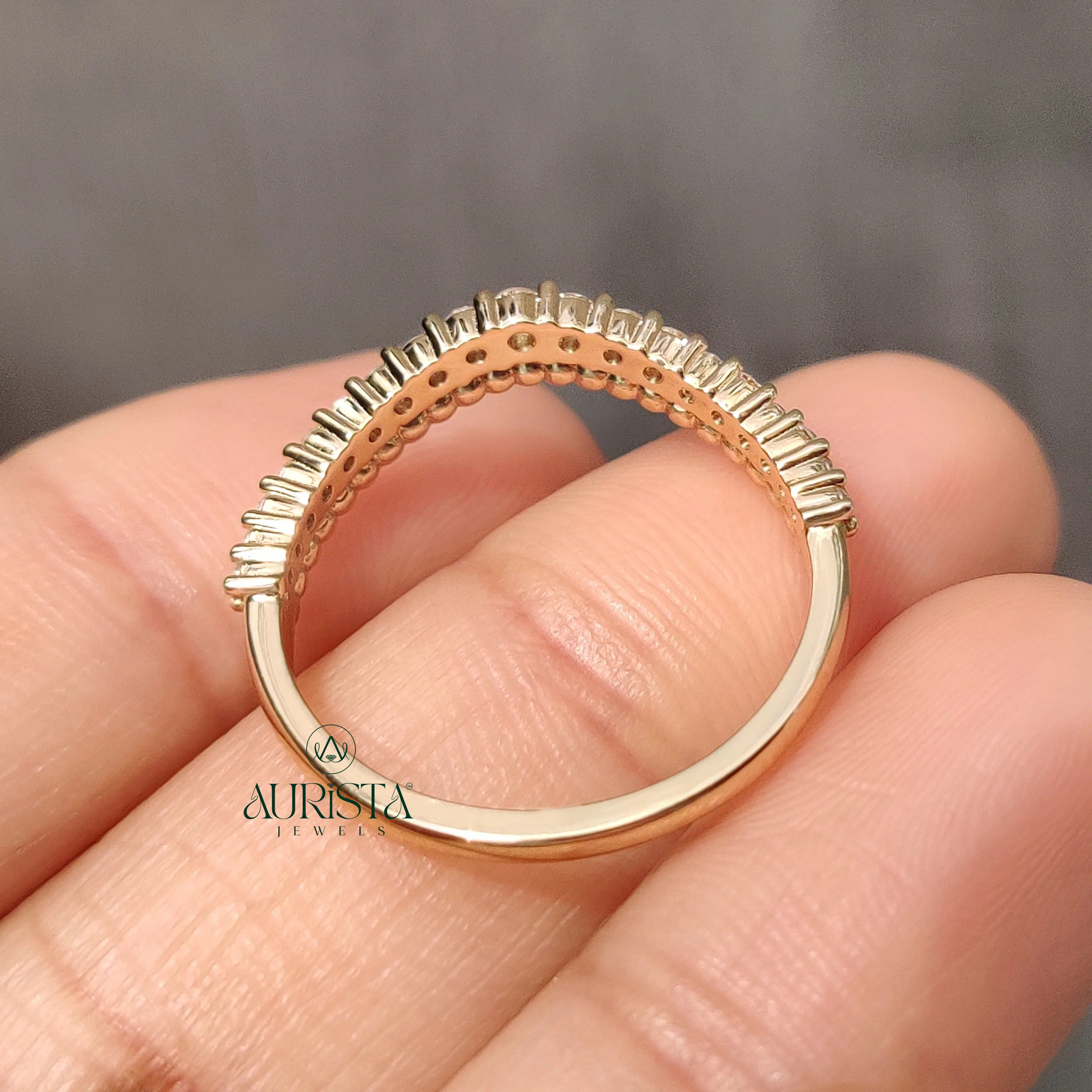Golden Aura – Elegant Ring with Dazzling Diamond