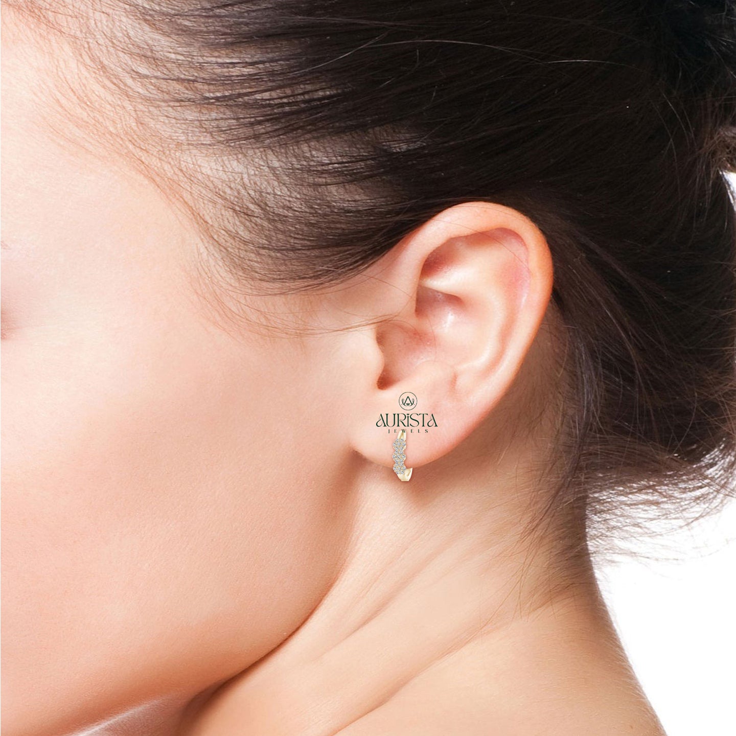 Graceful Earrings with Brilliant Diamond