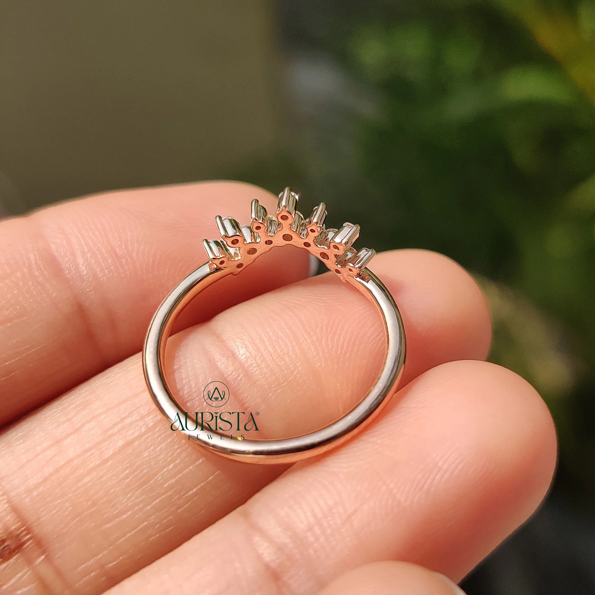 Infinite Glow – Luxe Ring with Fine Diamond