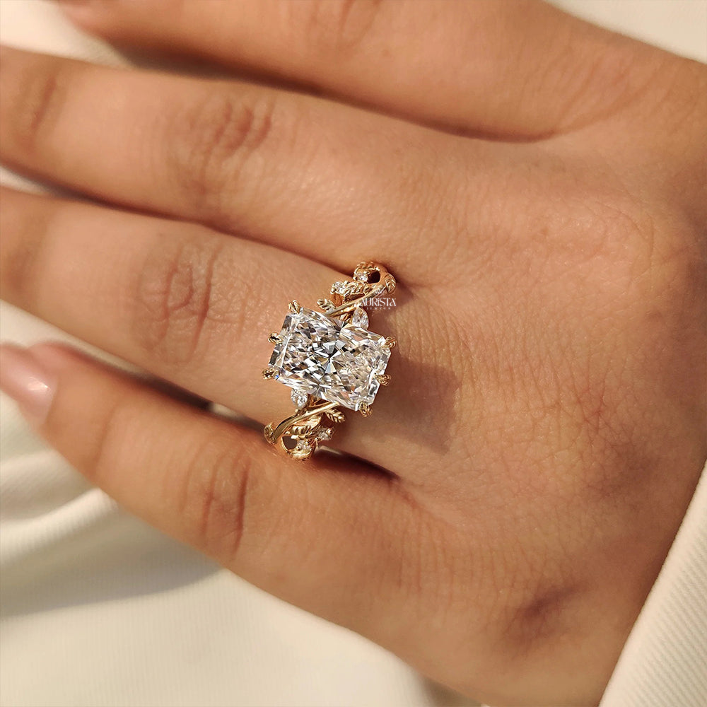 Infinite Grace – Yellow Gold Ring with Radiant Diamond