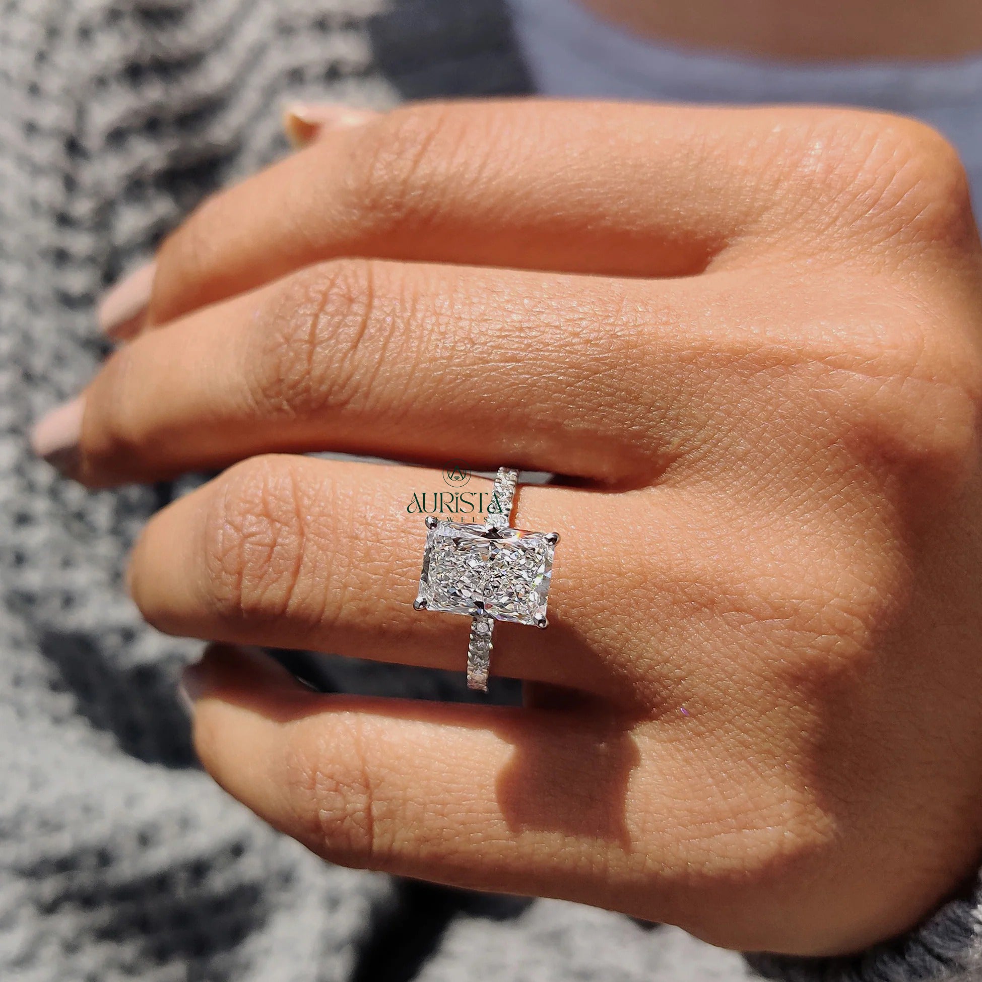 Sacred Pave Glow – Rich Ring with Dazzling Sparkle
