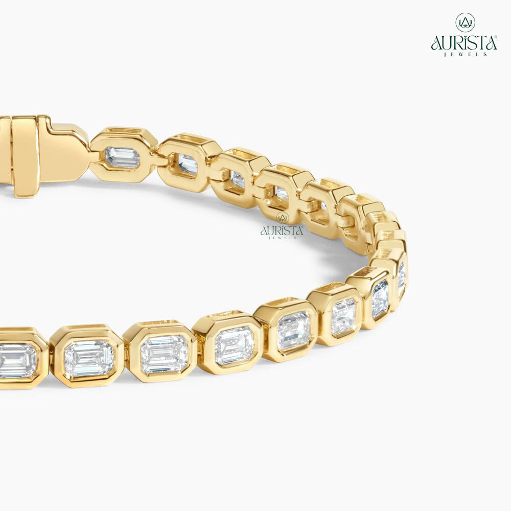 Gleam of Forever Yellow Gold Bracelet with Emerald Diamonds
