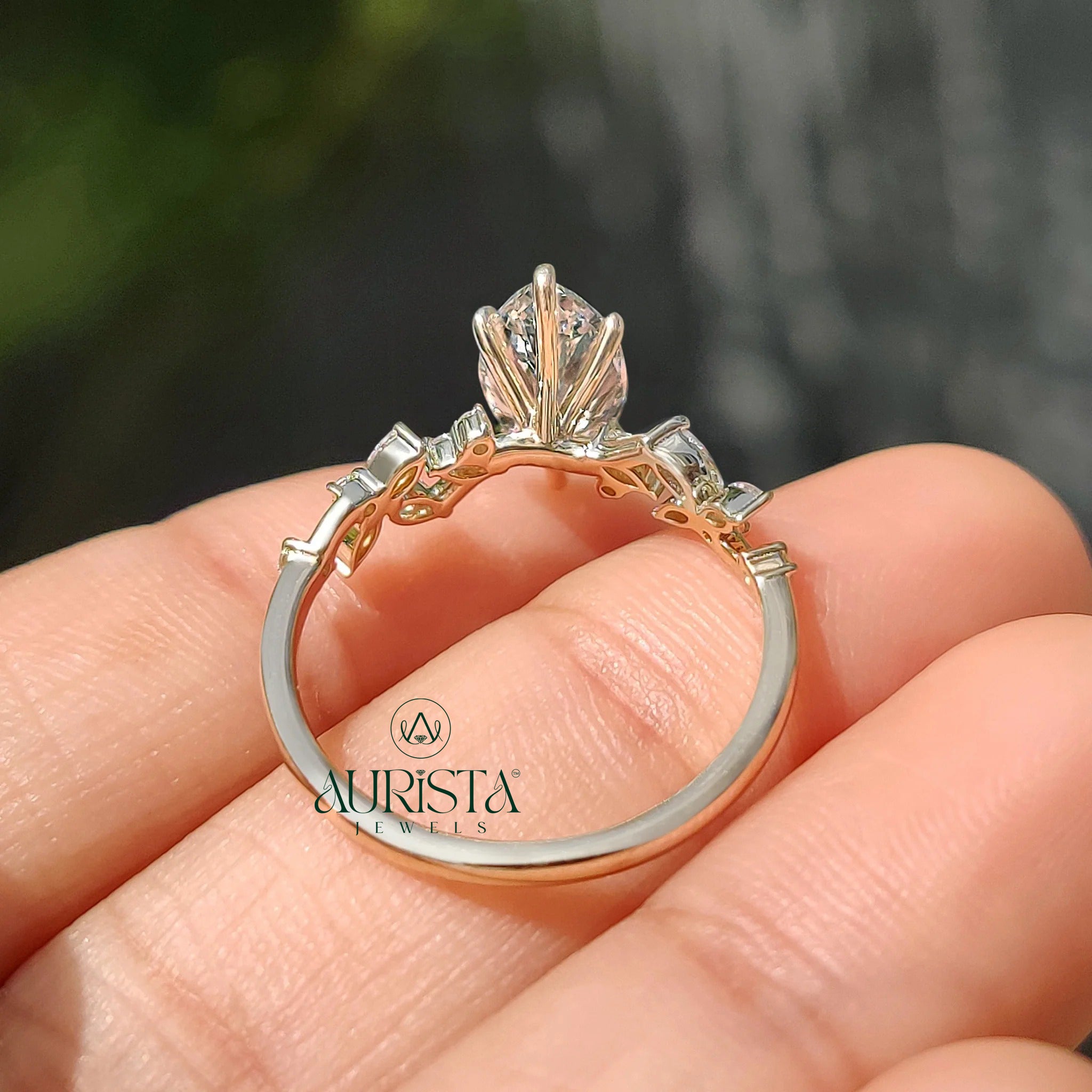 Golden Desire – Classic Charm with Radiant Glow