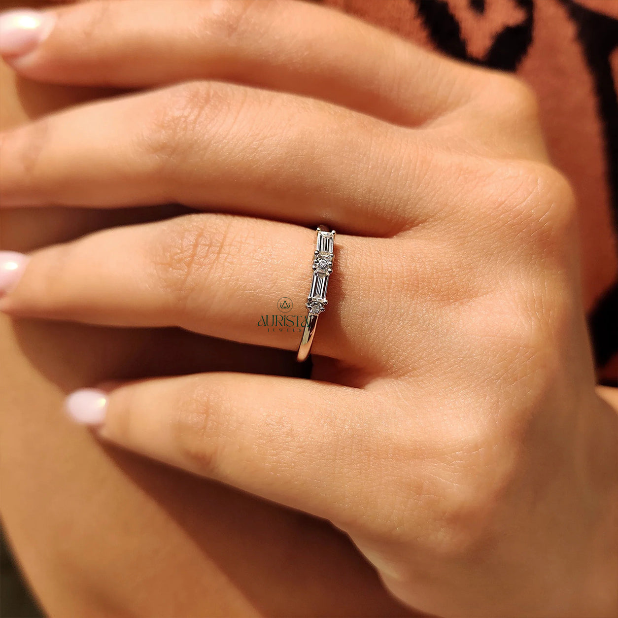 Bound in Glow – Premium Charm with Brilliant Spark