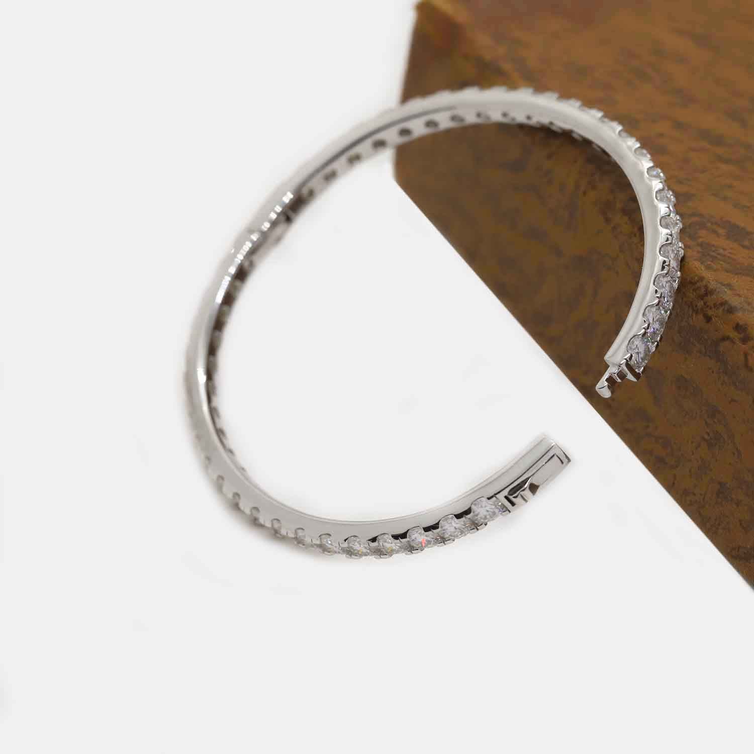 Endless Charm – The Bracelet That Completes Every Look