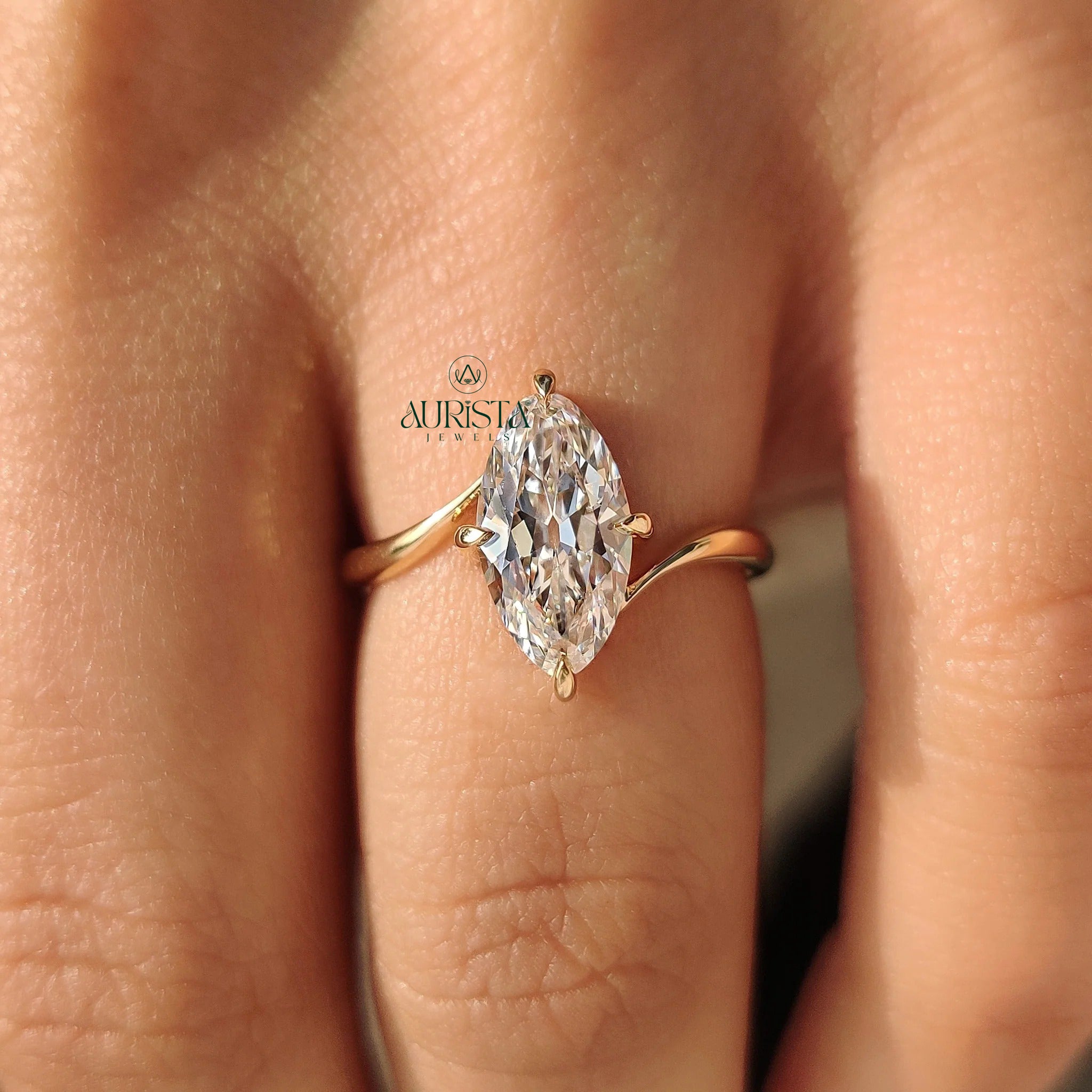 Pure Elegance Solitaire Ring with Bright Sparkle