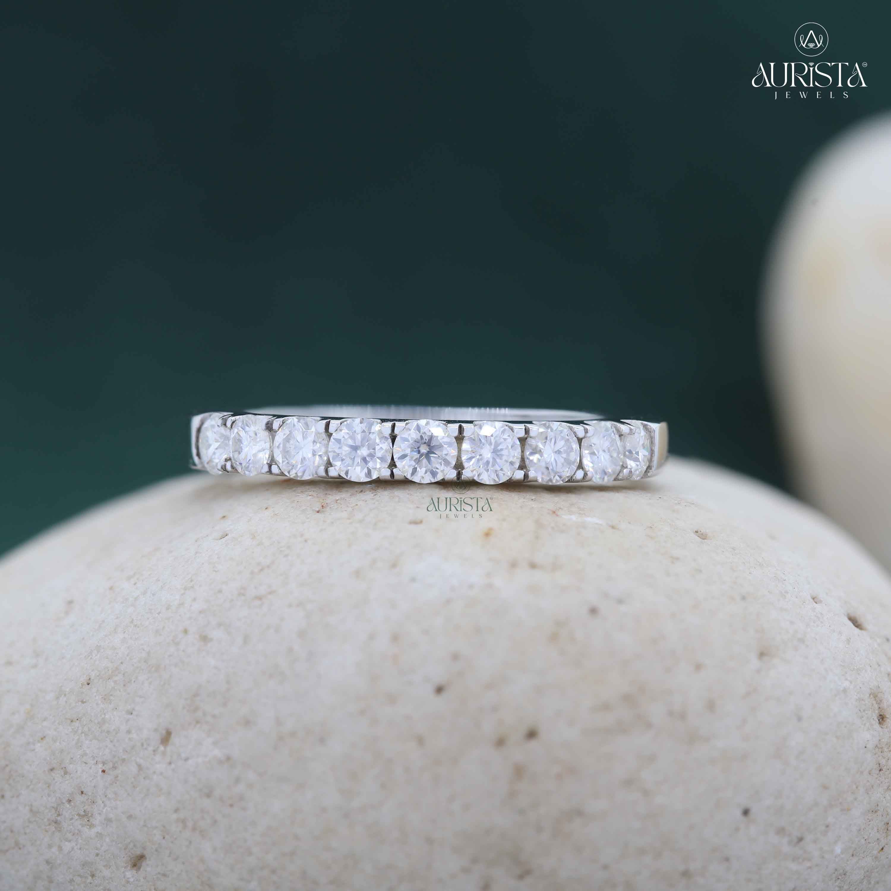 Bound by Brilliance – White Gold Ring with Round Diamond
