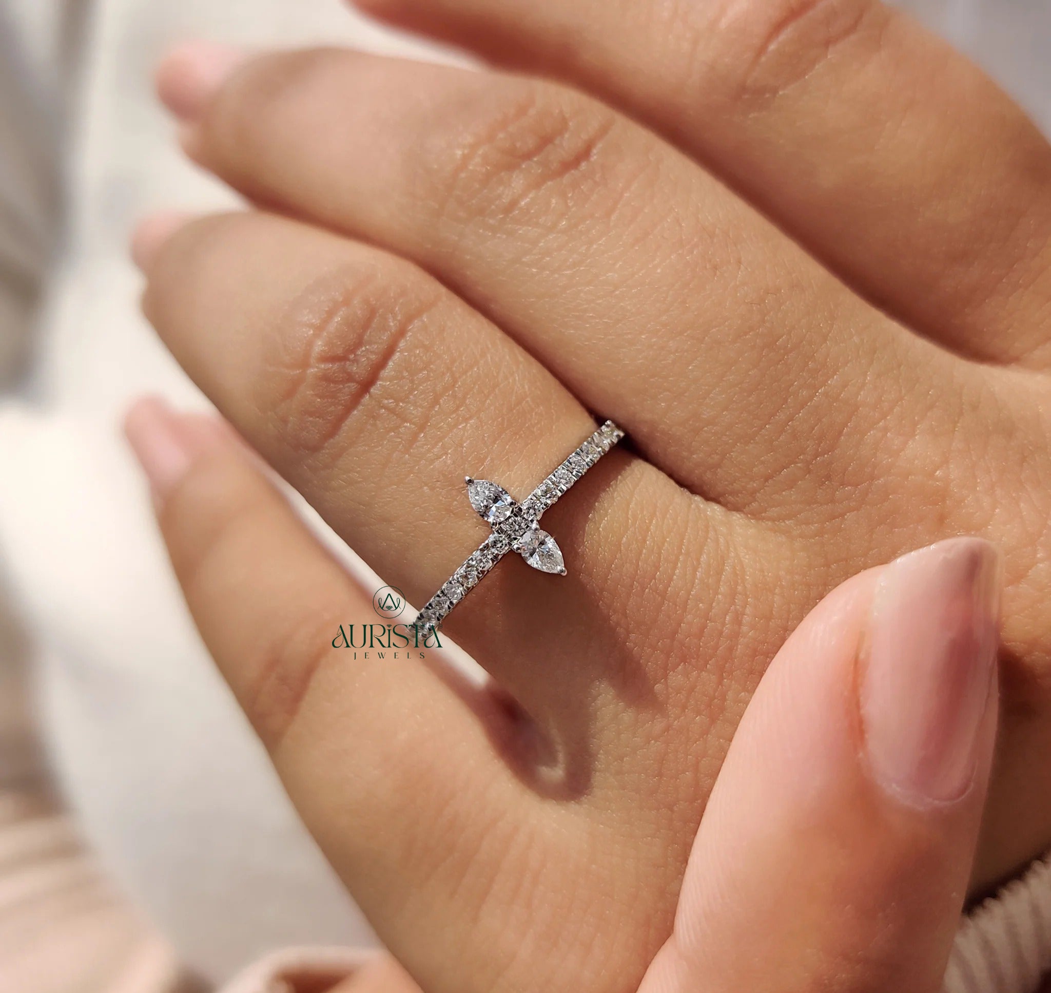 Golden Pave Desire – Classic Ring with Radiant Spark