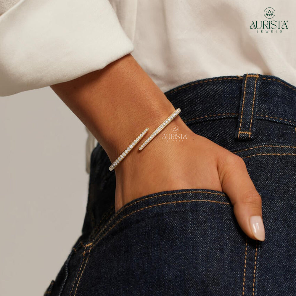 Infinite Grace Yellow Gold Bracelet with Round Diamonds