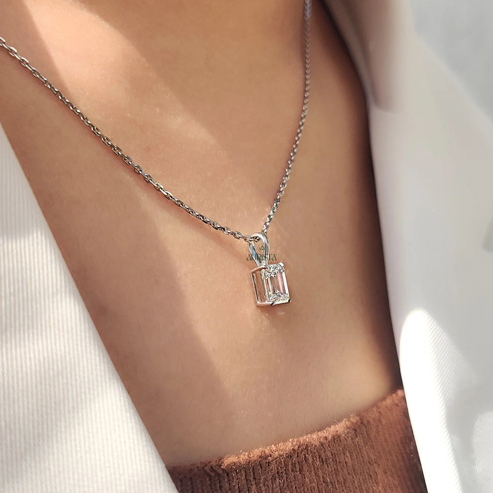 Classic Spark Emerald Diamond Pendant in White Gold