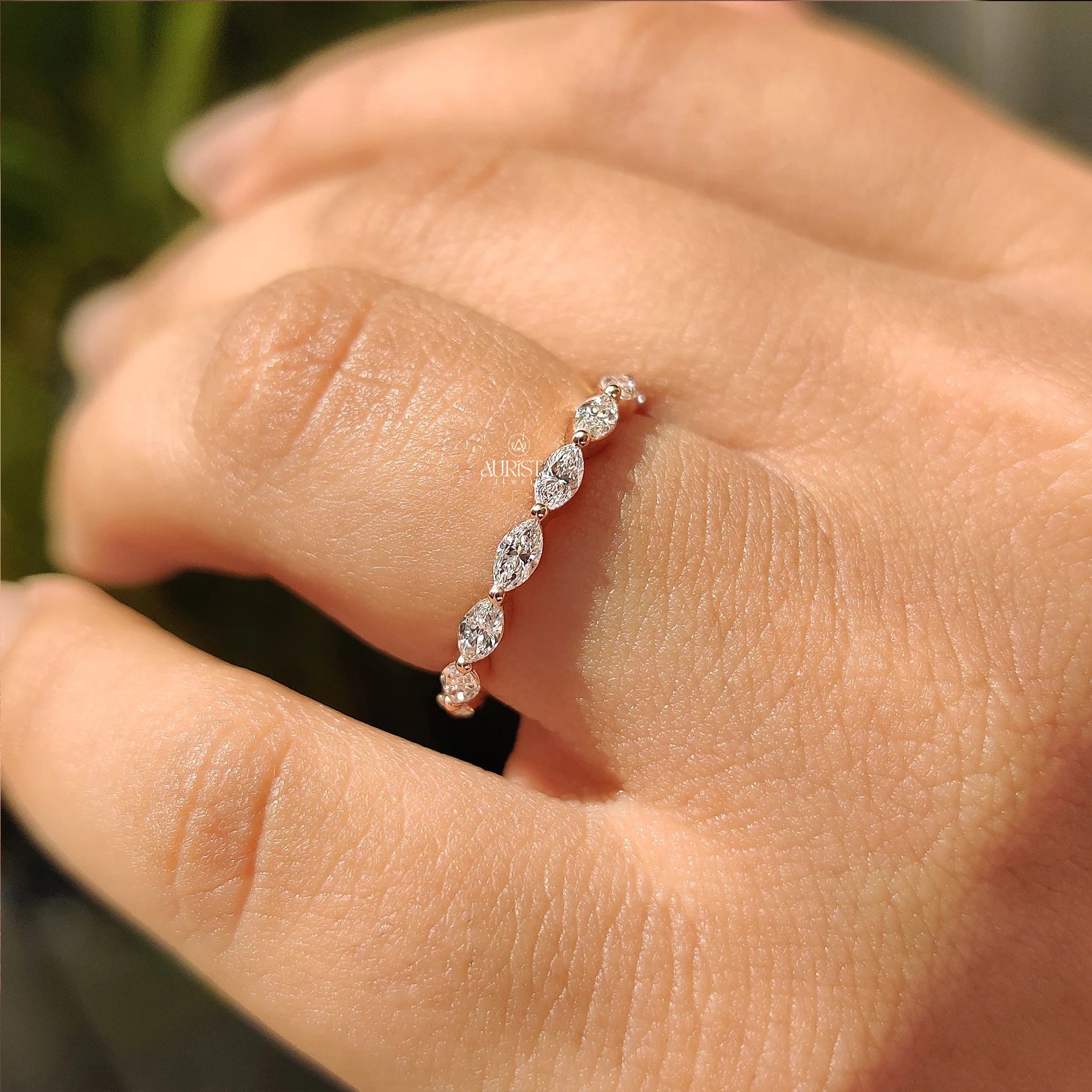 Eternal Spark – Elegant Band with Brilliant Diamond