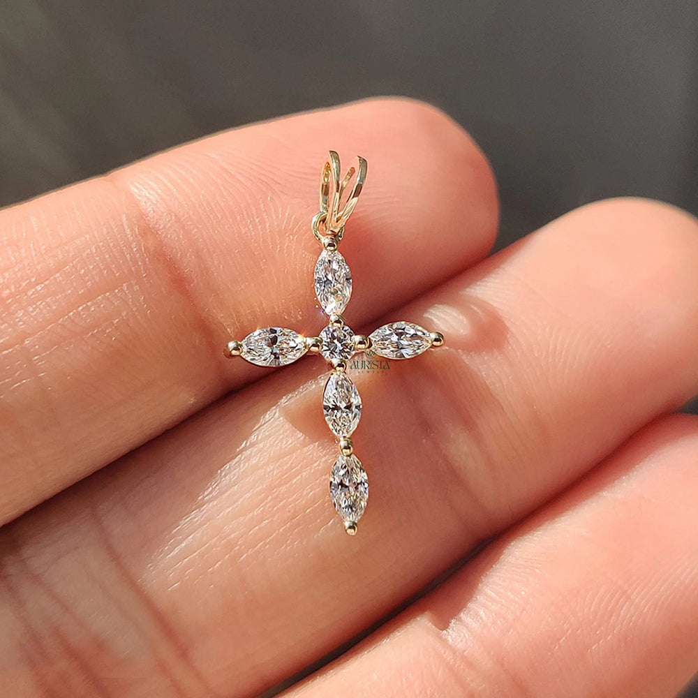 Celestial Glow Solitaire Diamond Pendant in Yellow Gold