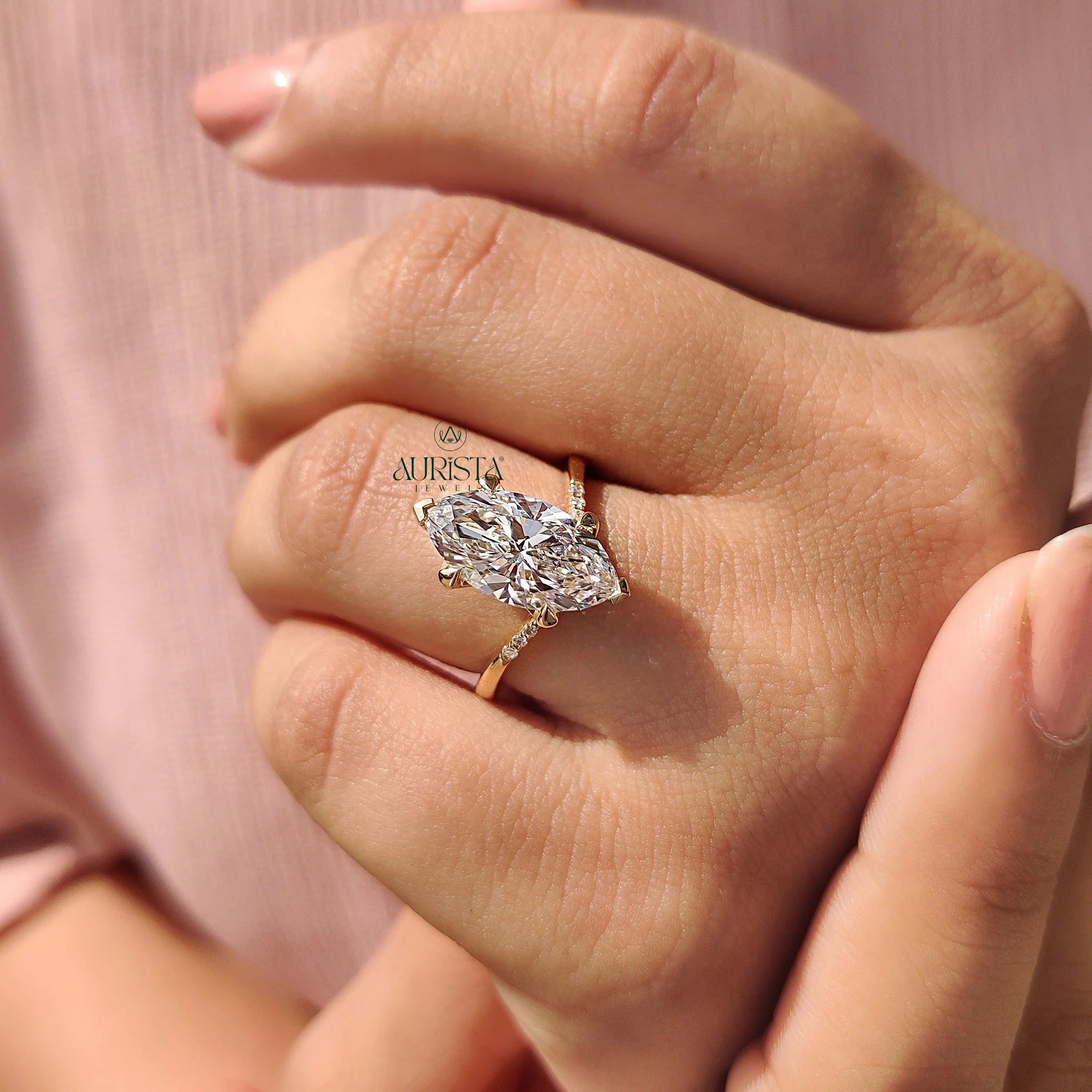 Golden Sparkle – Rich Elegance with Fine Shine